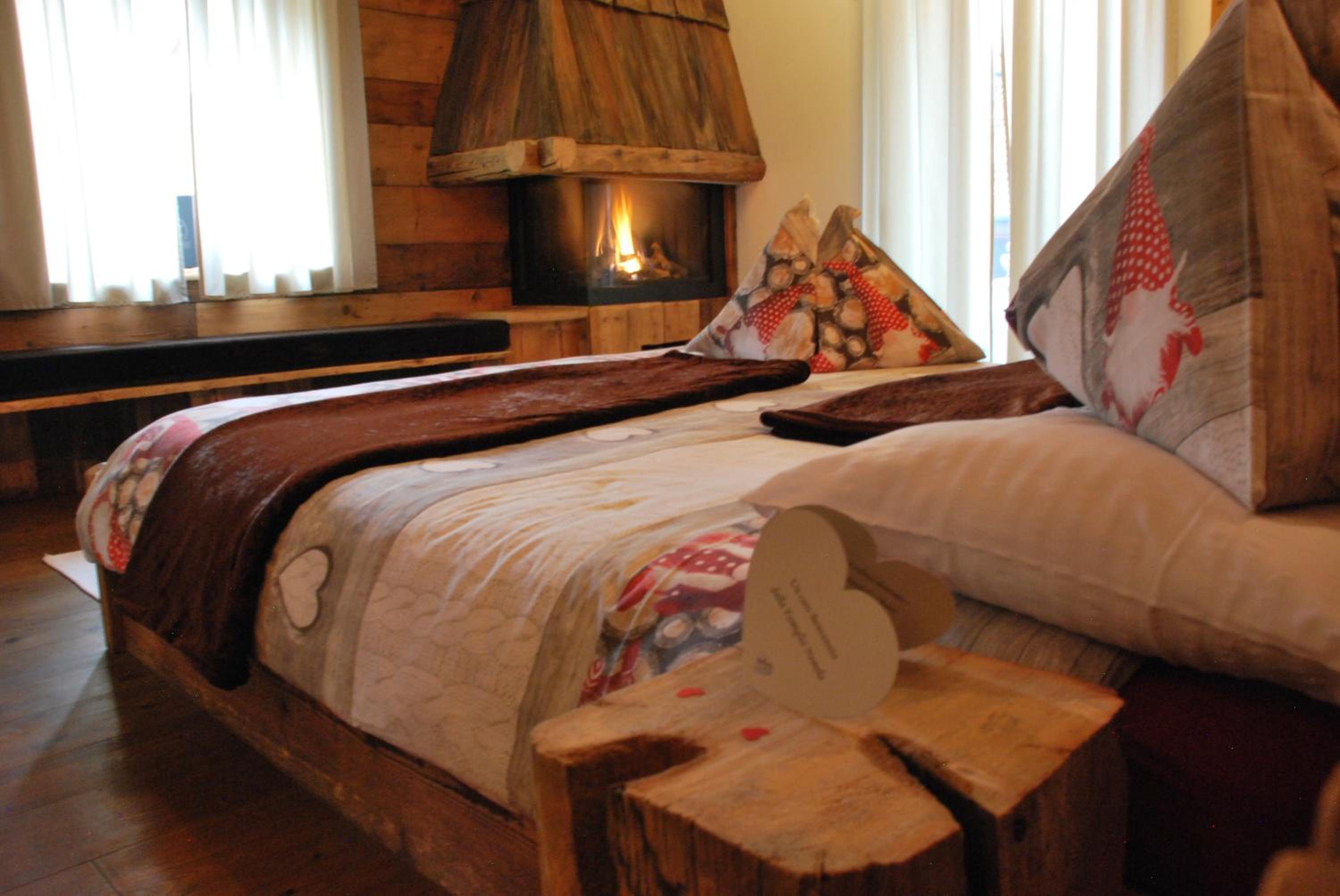 Suite with Sauna, Hot tub and Fireplace photo 1