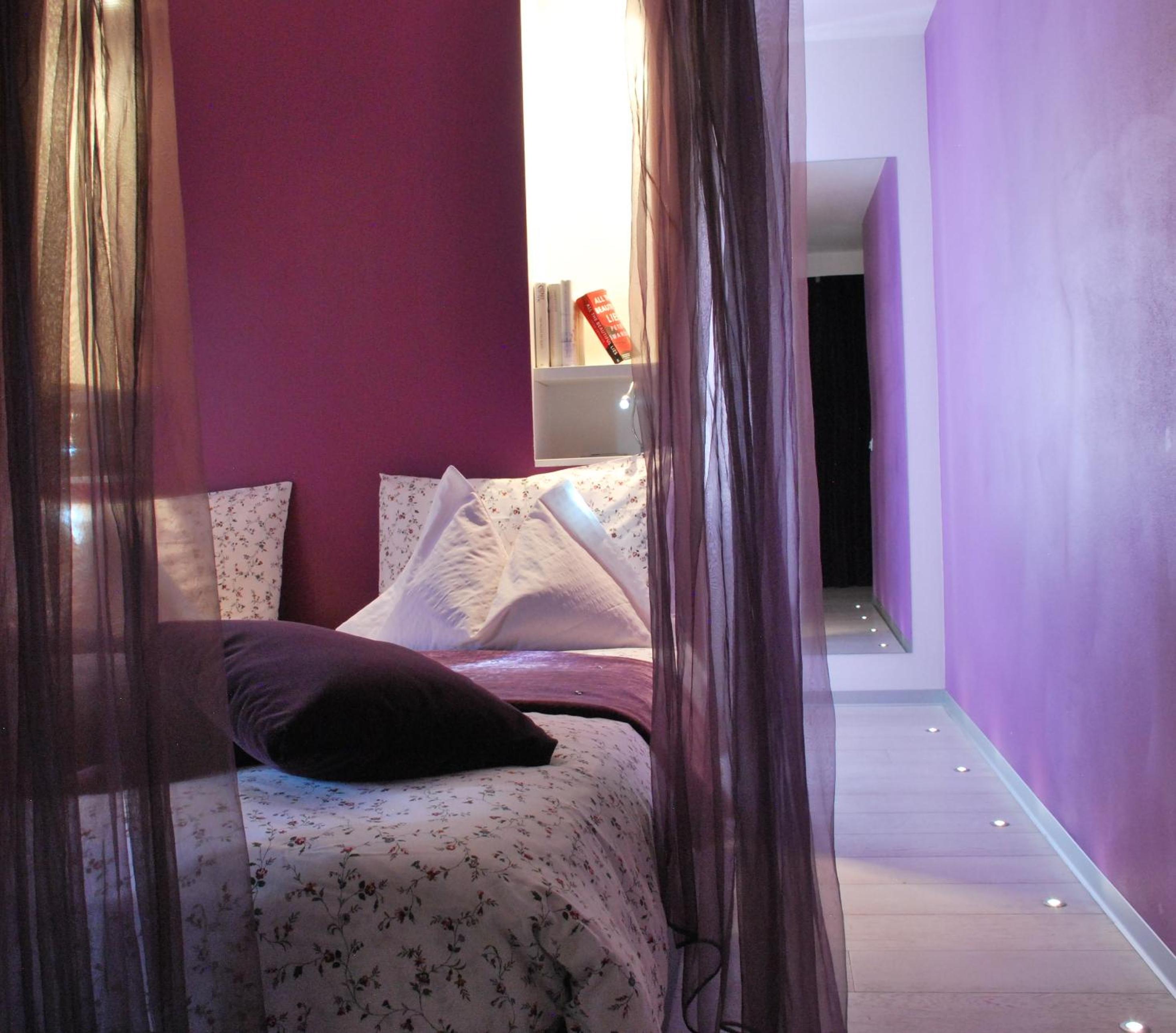 Duplex Suite with Private Sauna, Jacuzzi and Fireplace photo 1