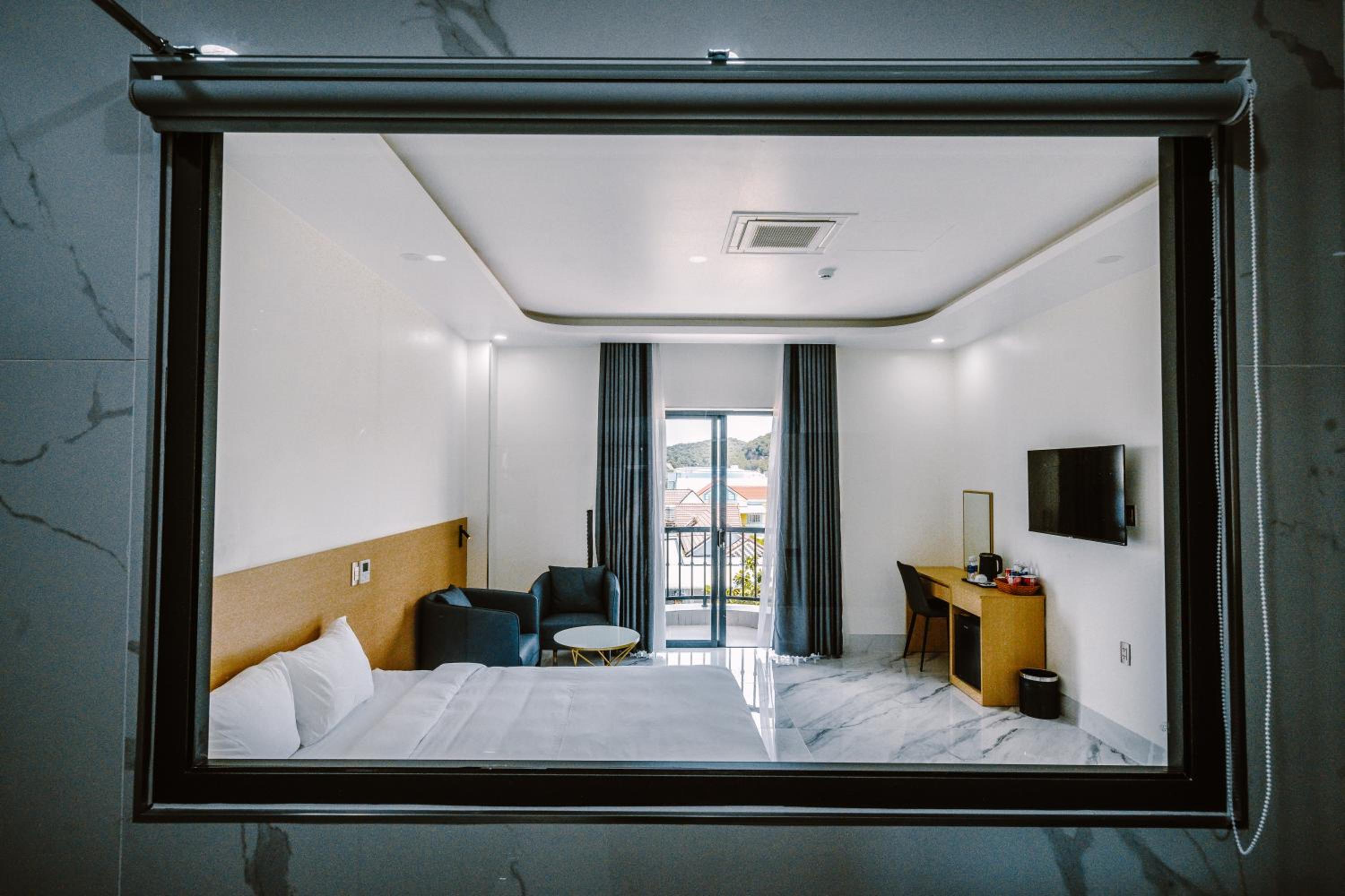 Standard King Room photo 2