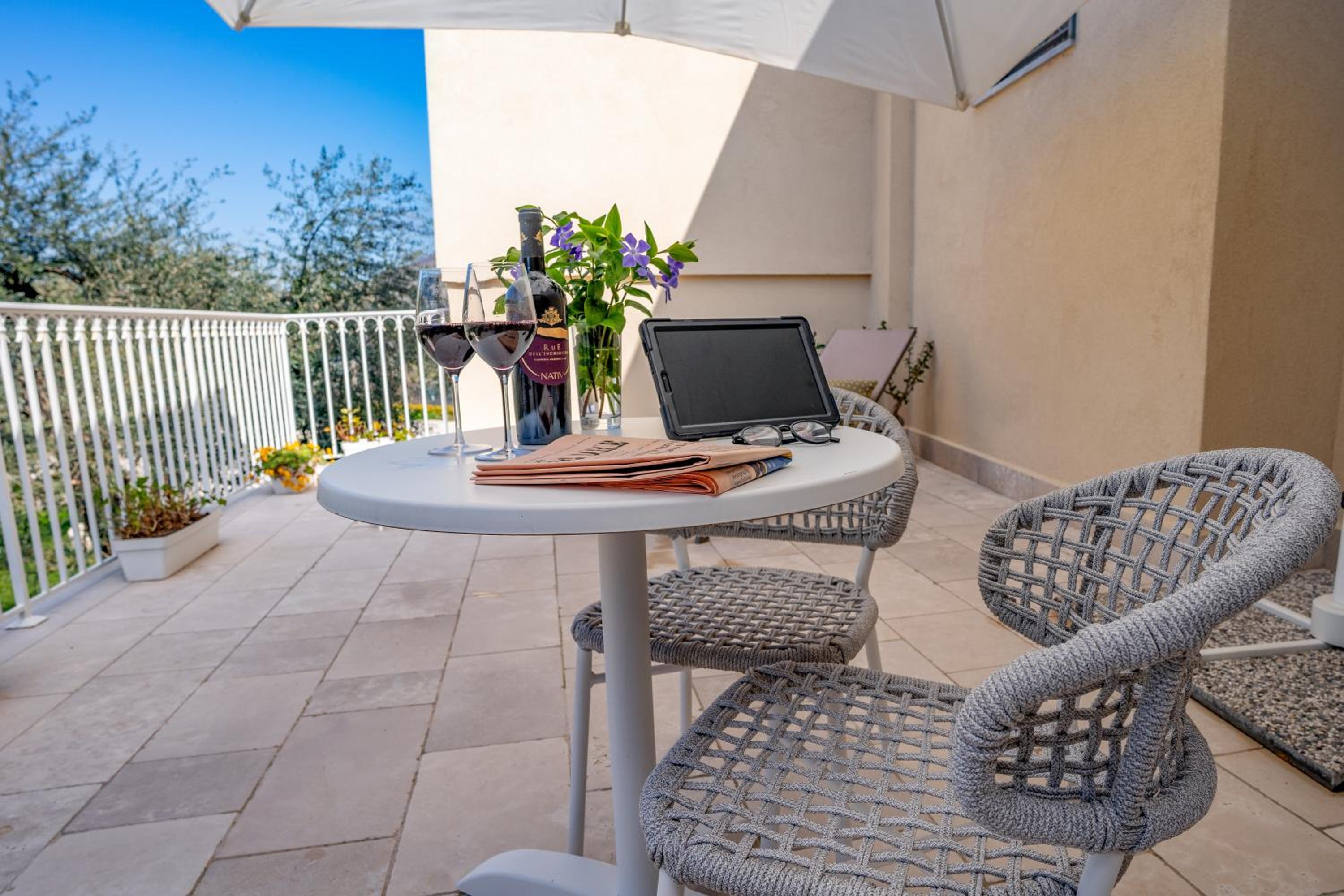 Suite with Terrace - Photo 2
