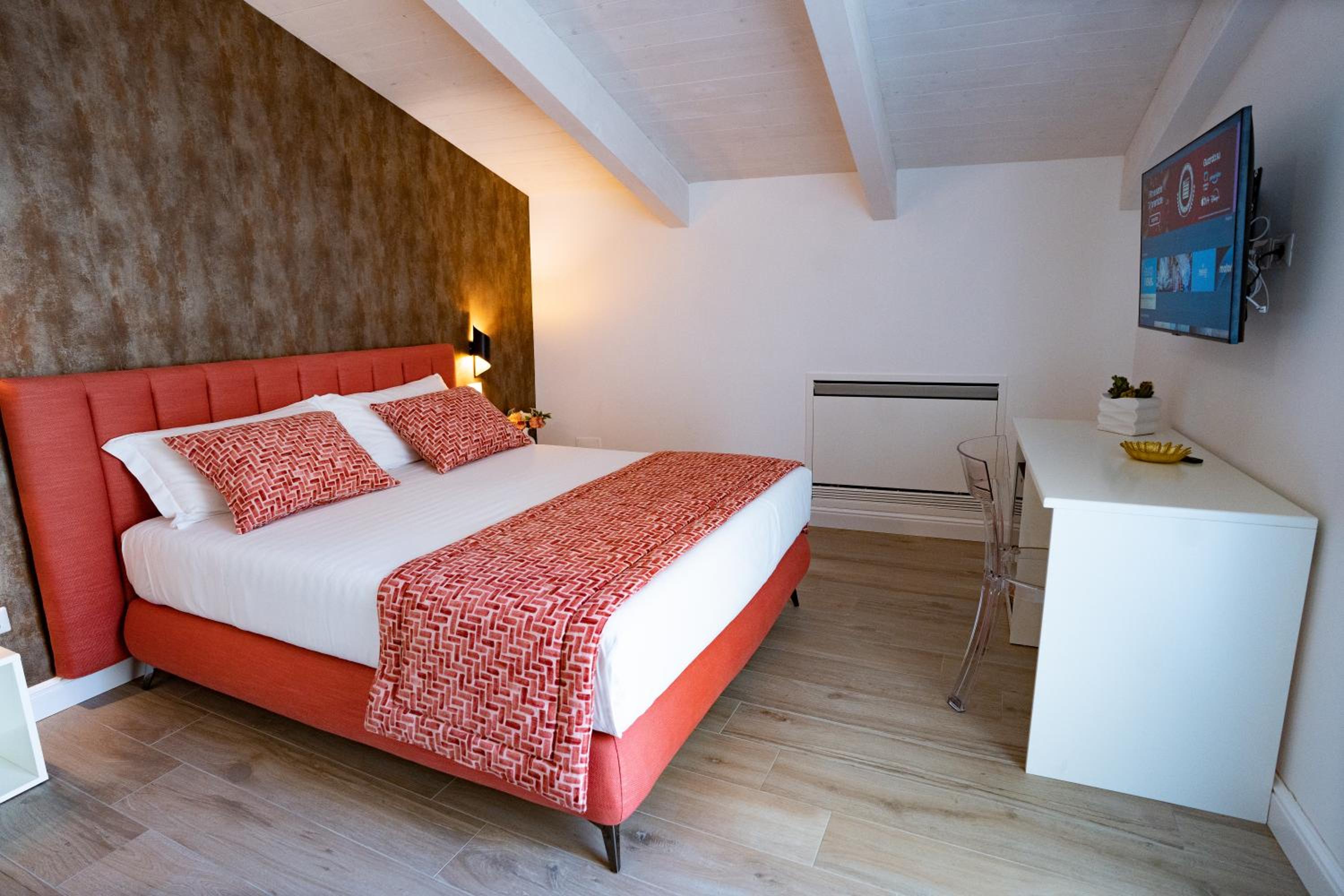 Suite with Terrace - Photo 14