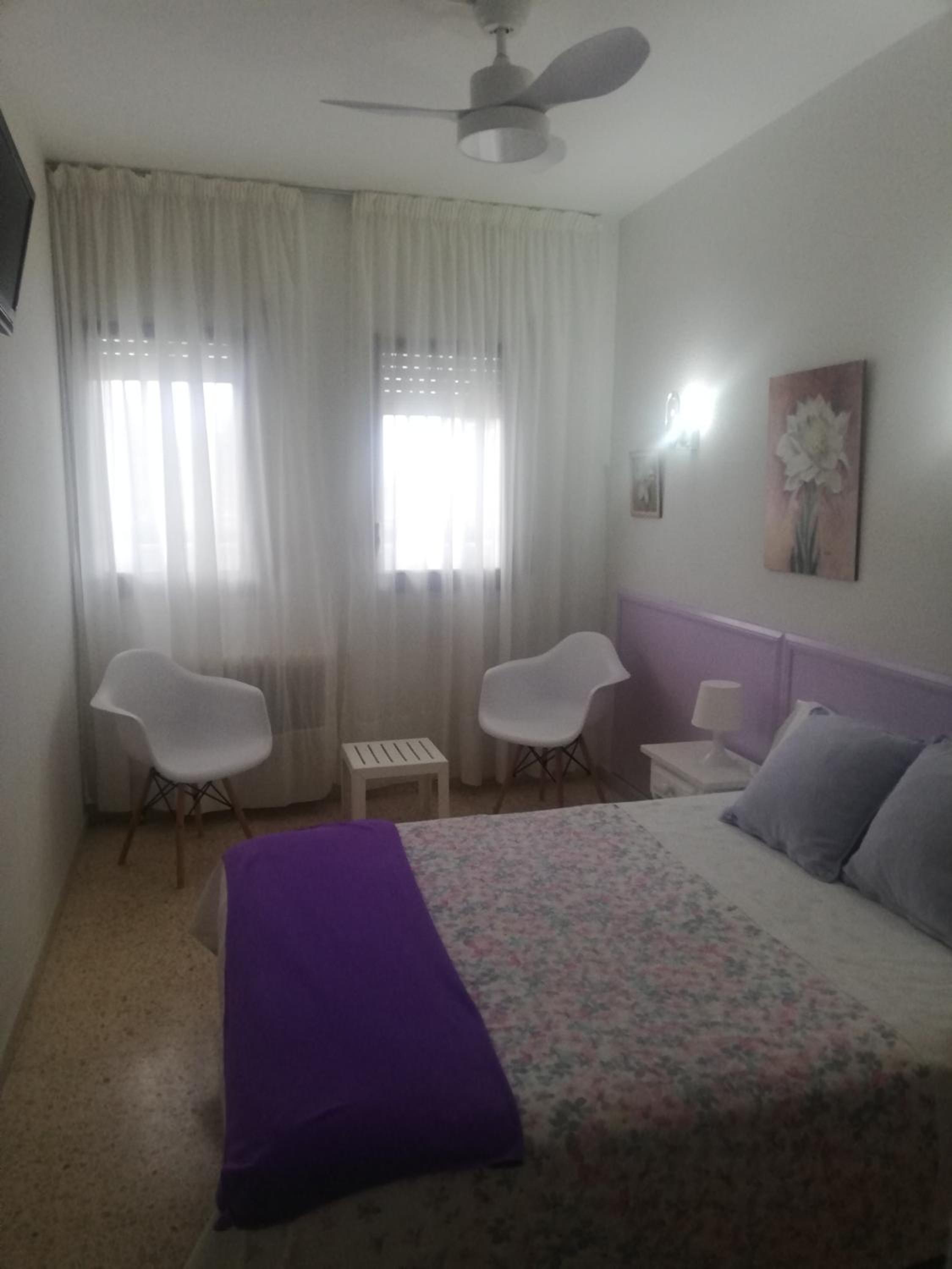 Double or Twin Room - Photo 4