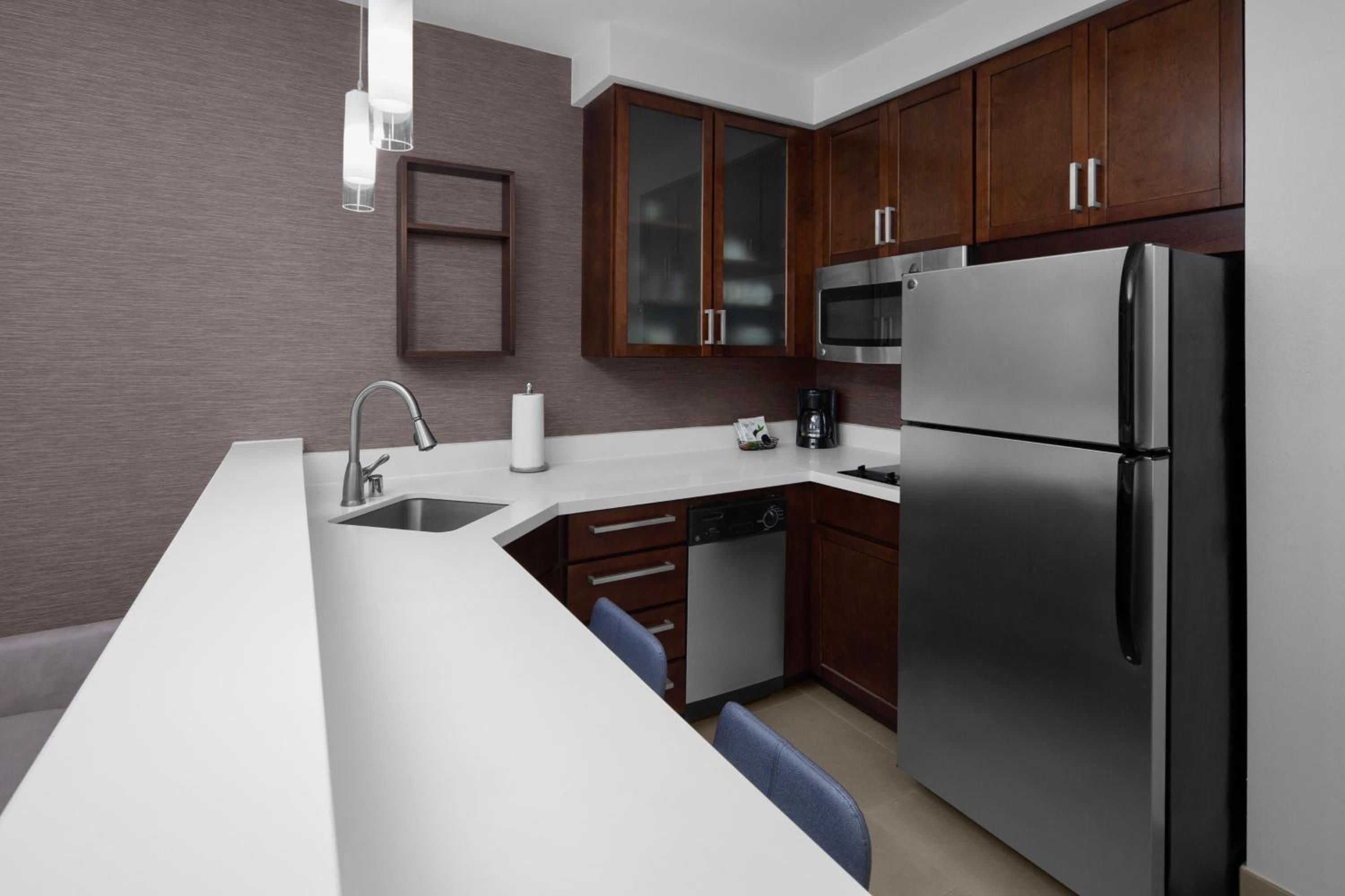 Two-Bedroom Suite with Roll-in Shower - Mobility and Hearing Accessible photo 2