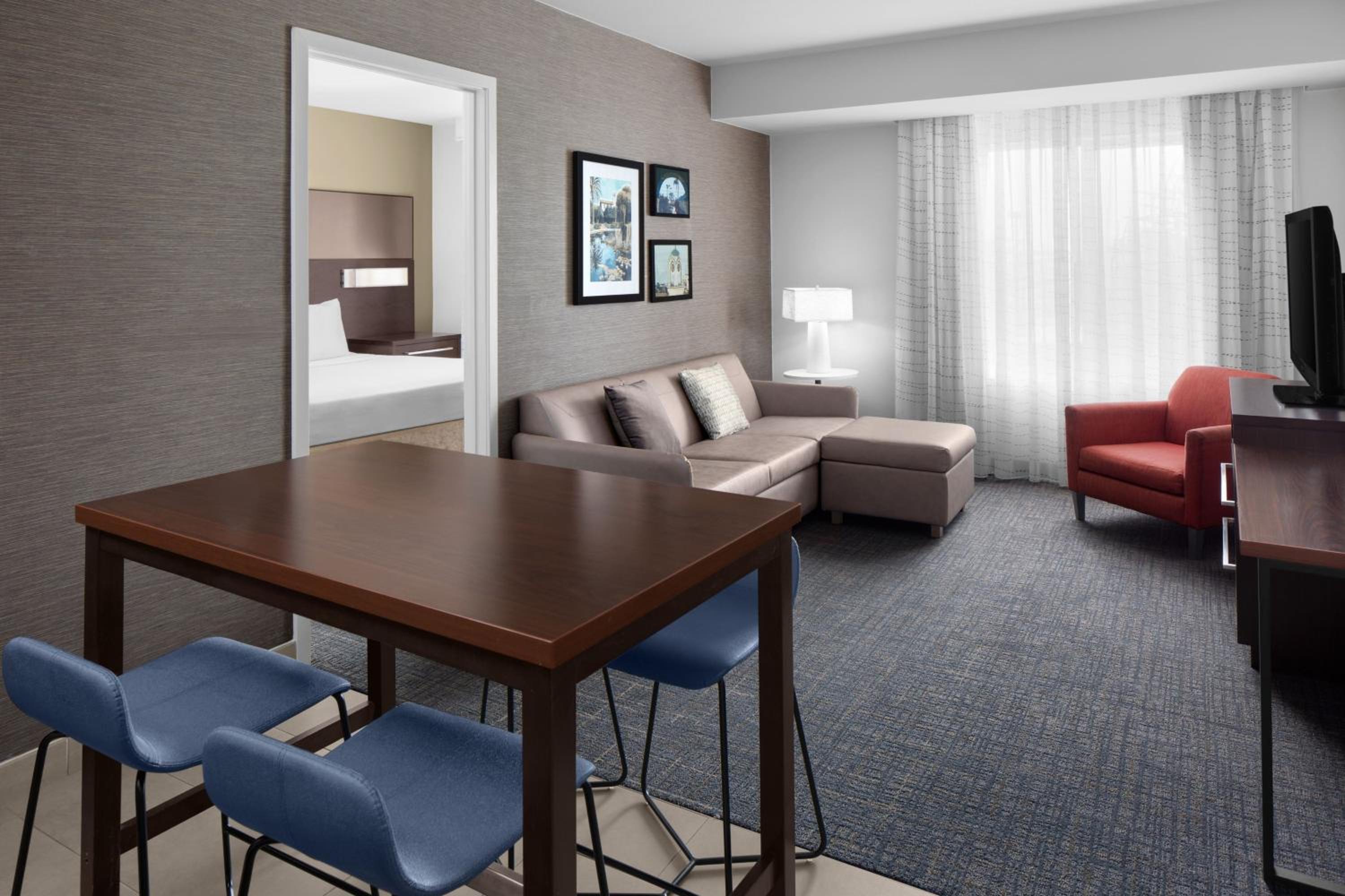 Two-Bedroom Suite with Roll-in Shower - Mobility and Hearing Accessible photo 3