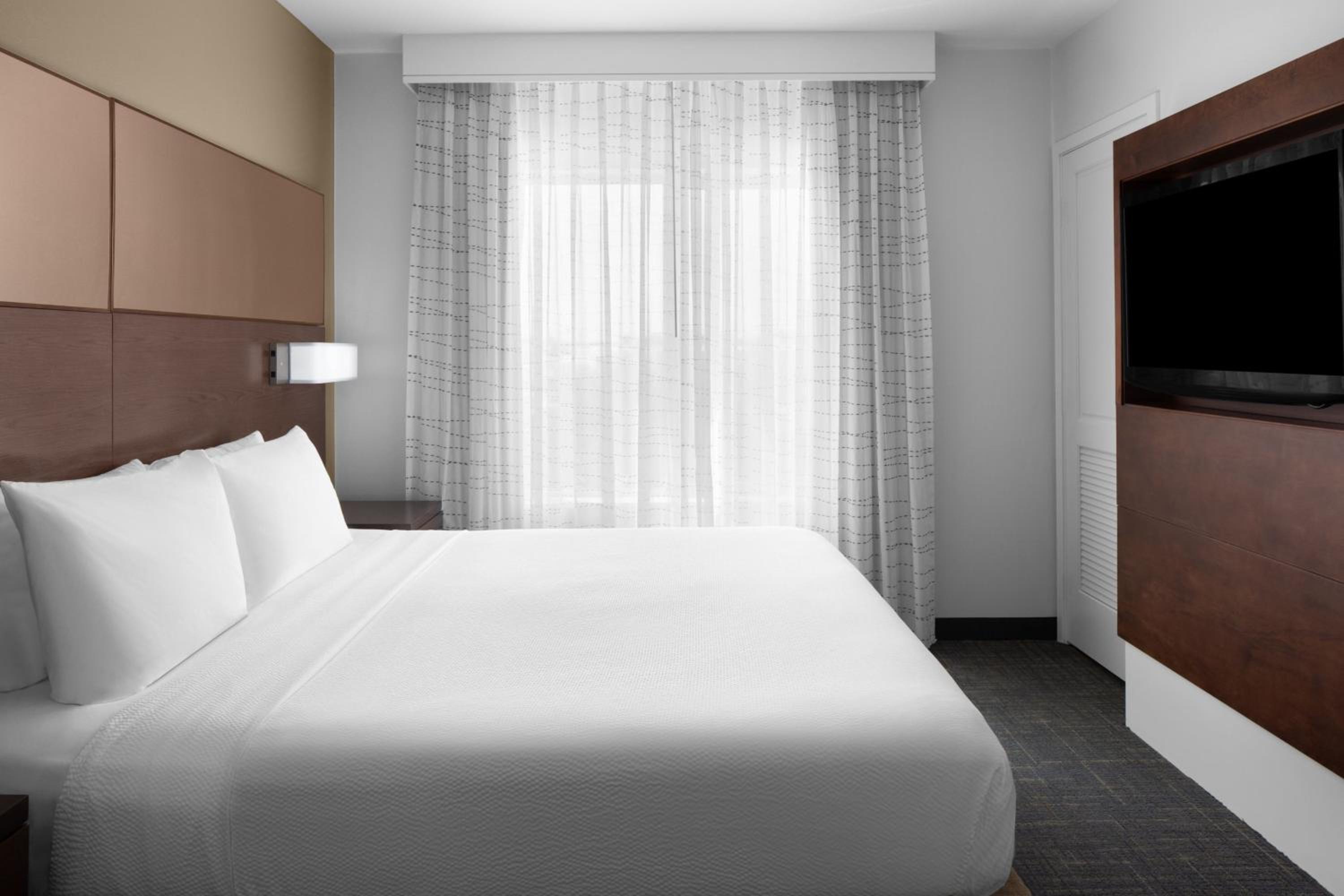 One-Bedroom King Suite photo 1