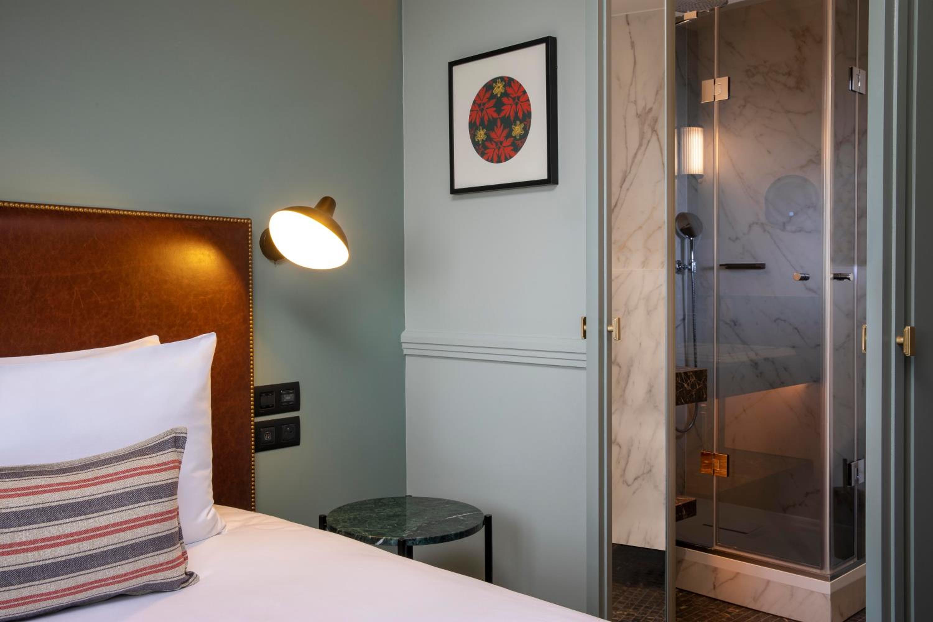 Single Room thumbnail 5