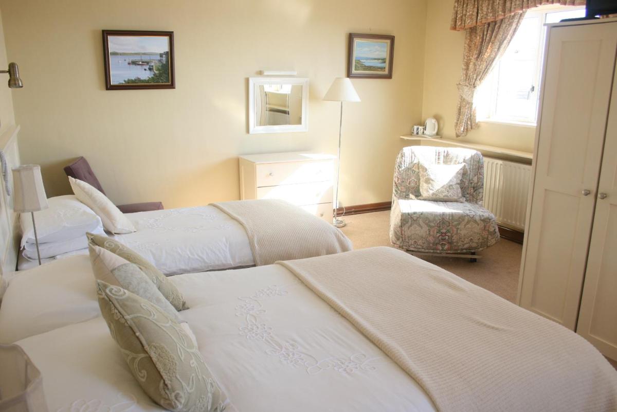 Deluxe Family Suite photo 2