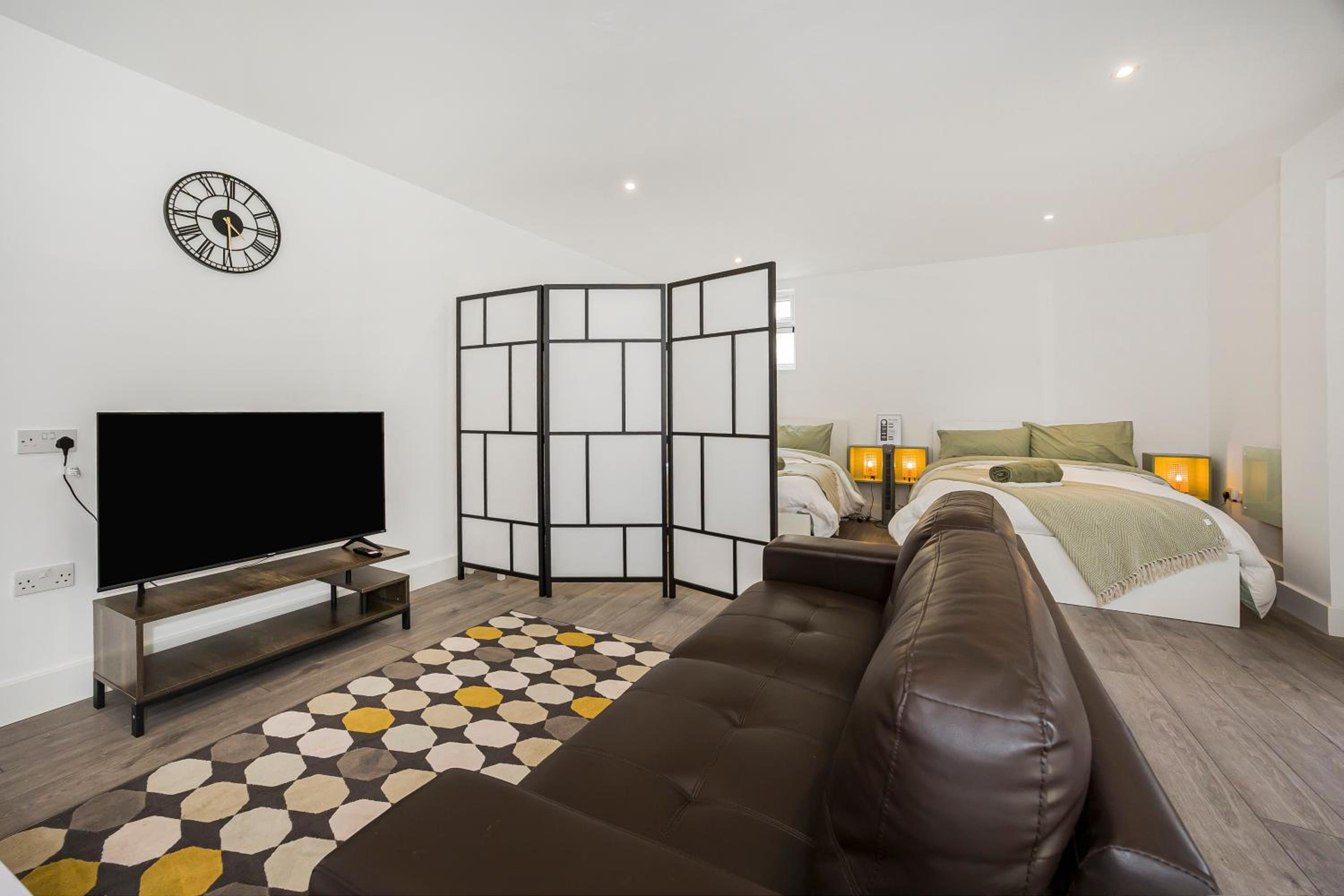 One-Bedroom Apartment photo 2