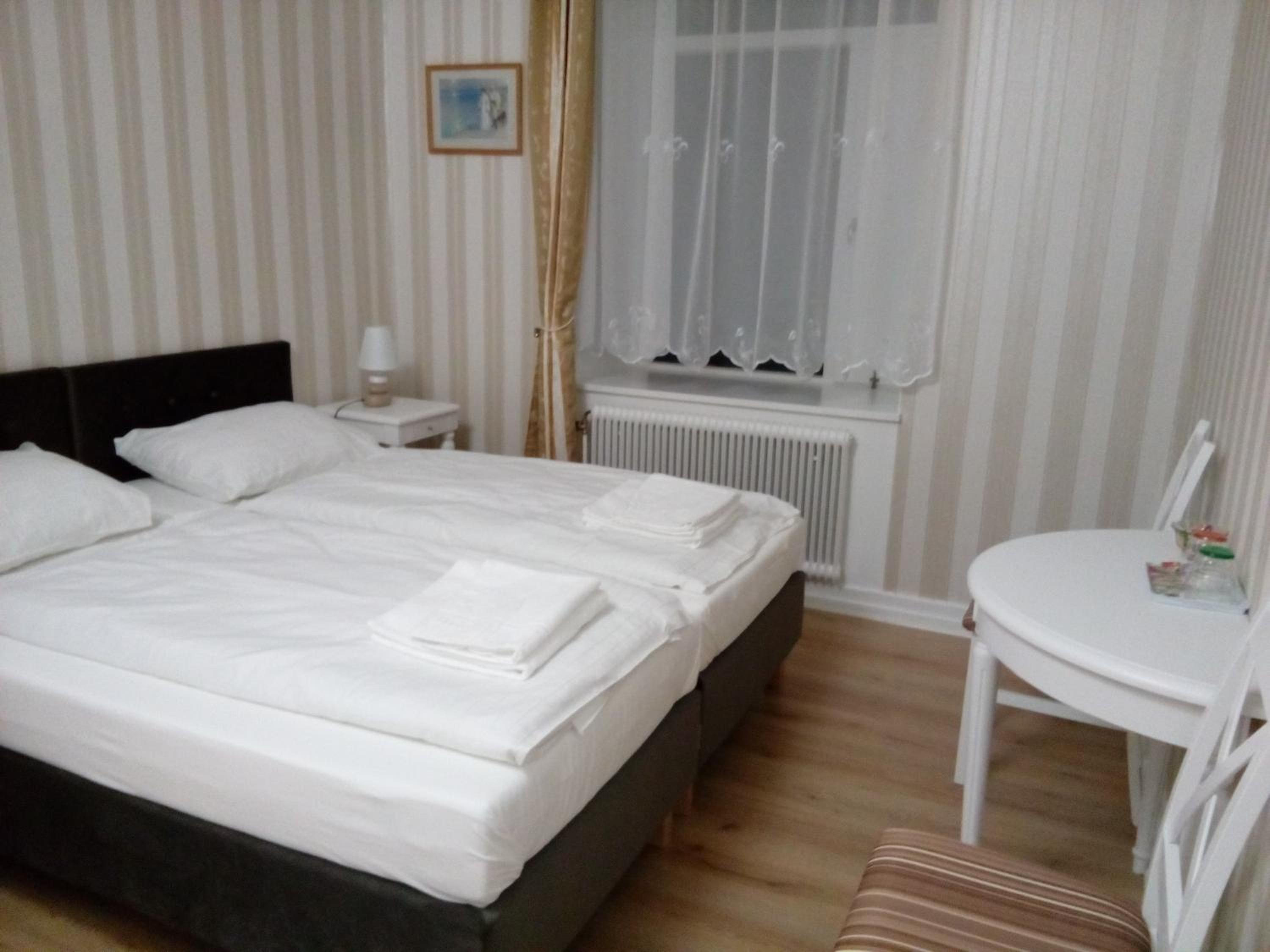 Double Room with Shared Bathroom photo 2