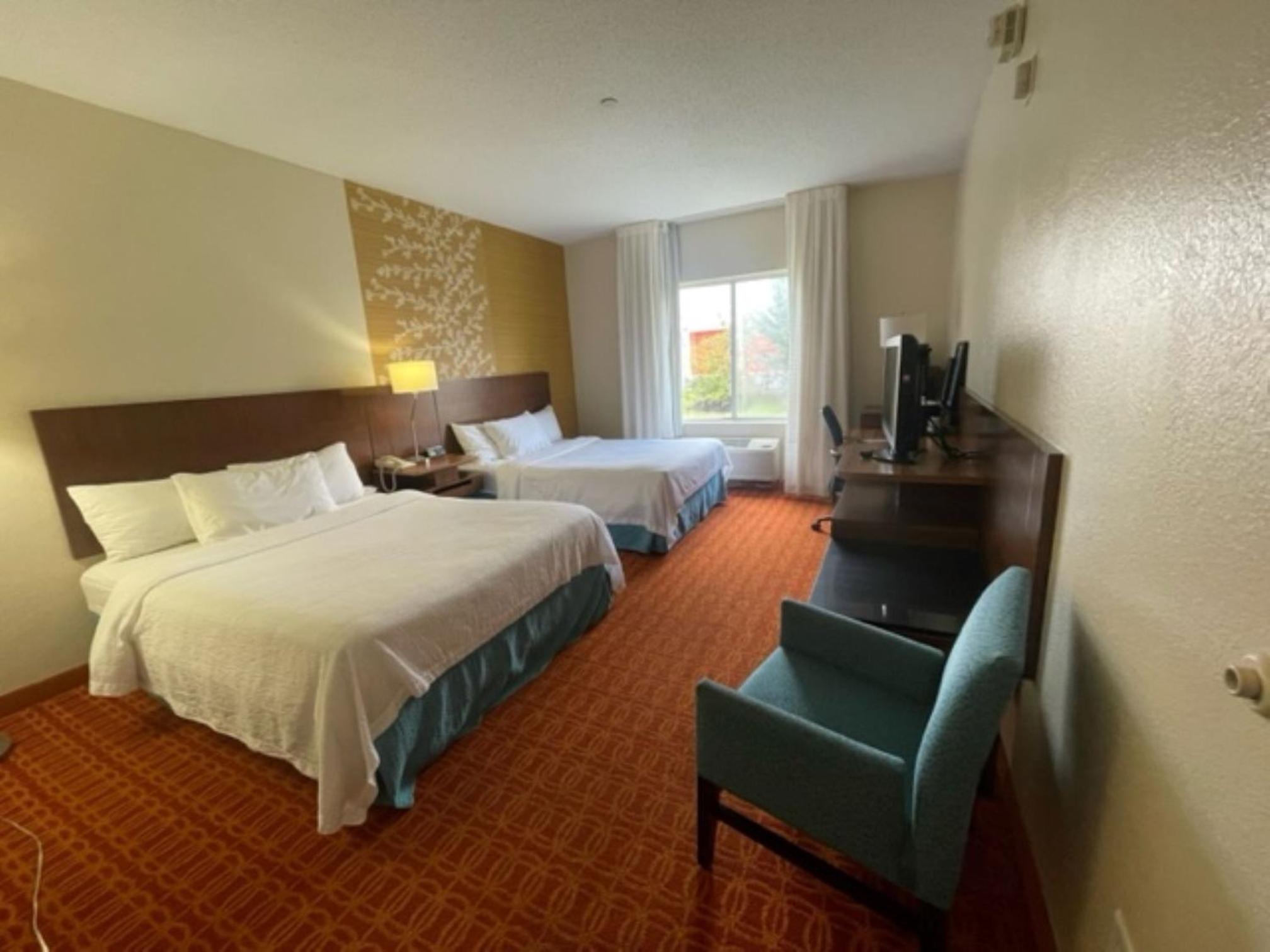 Queen Room with Two Queen Beds - Hearing Accessible