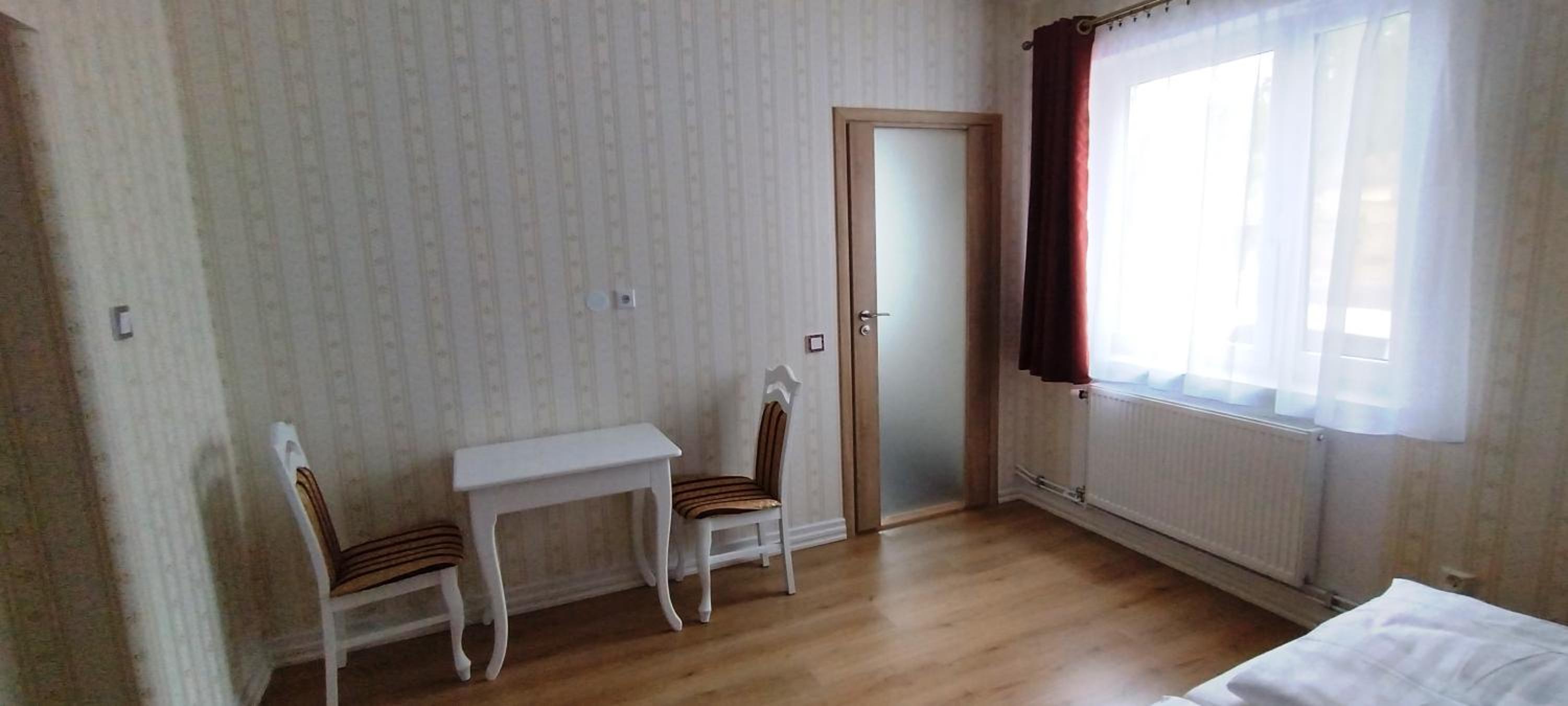 Twin Room with Private Bathroom photo 2