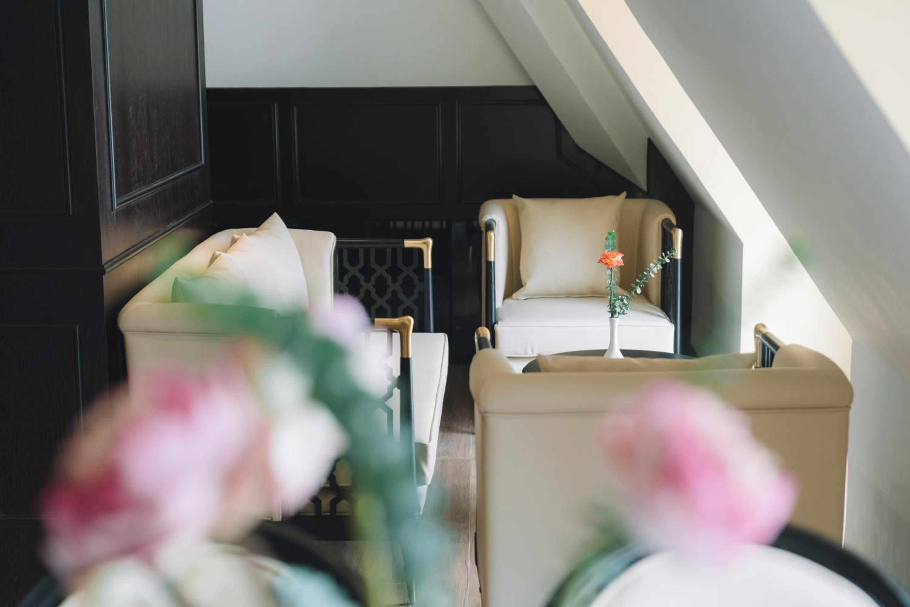 Executive Suite - Photo 3