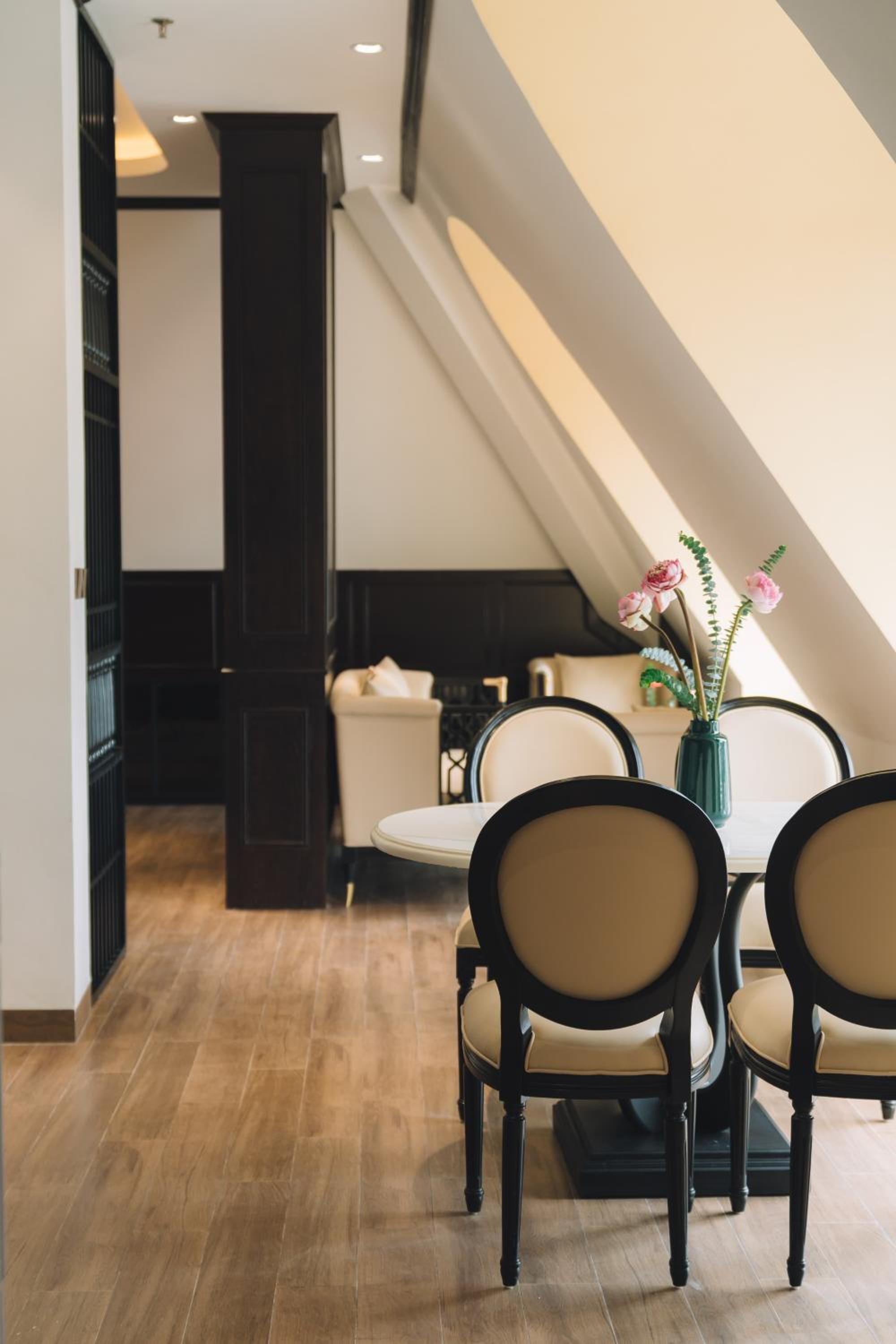 Executive Suite - Photo 22