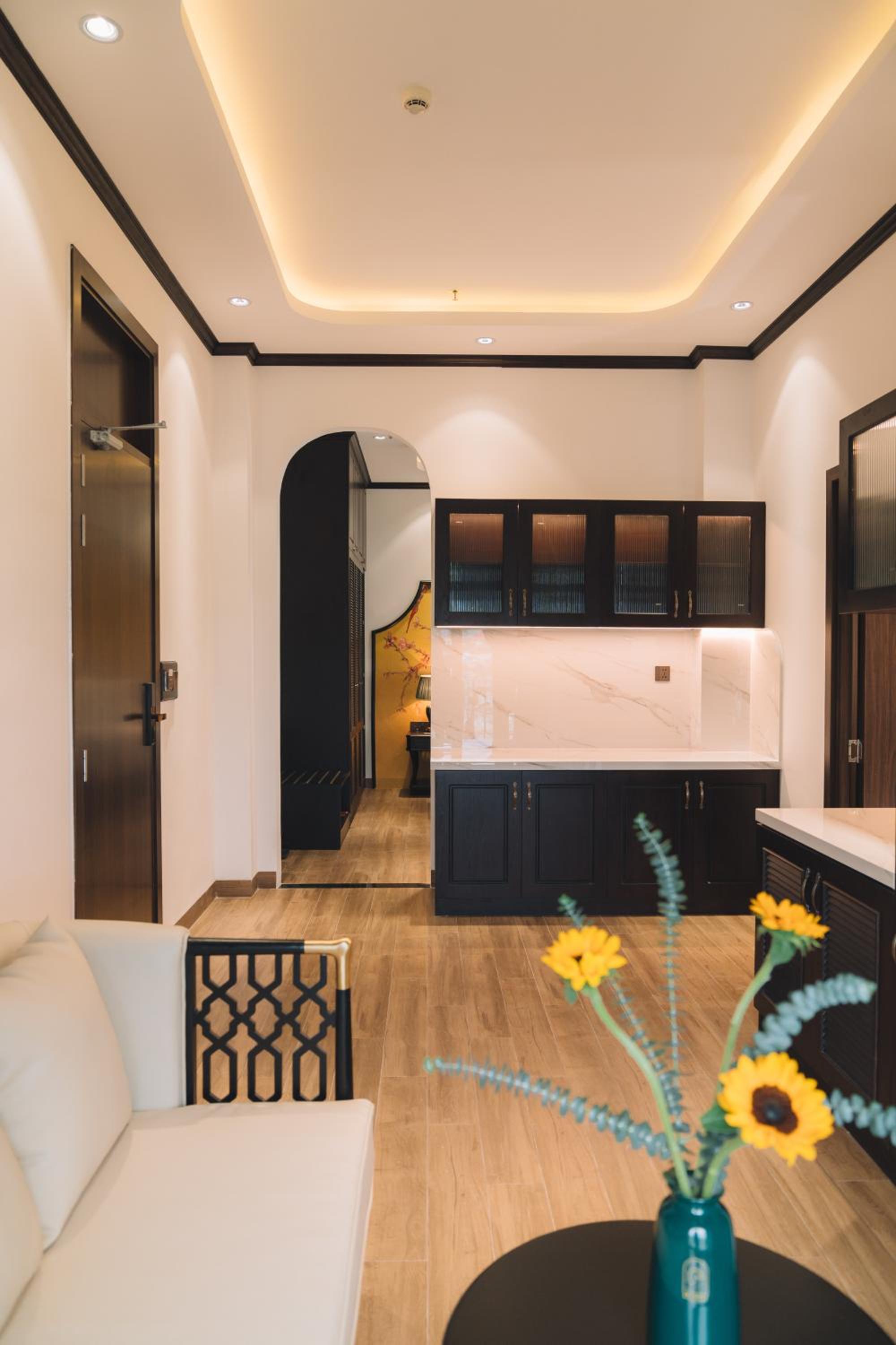 Junior Suite with Balcony - Photo 15