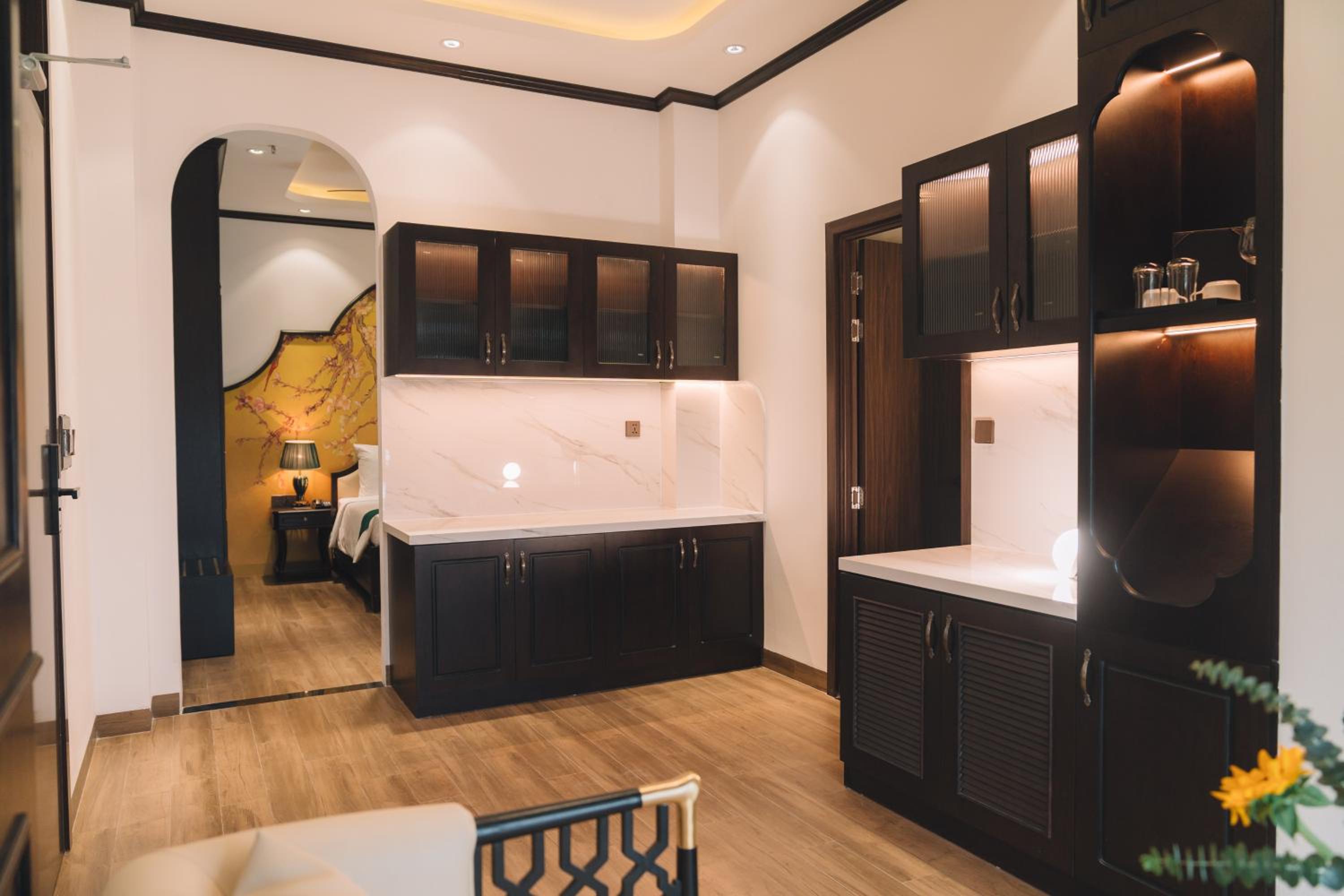 Junior Suite with Balcony - Photo 19