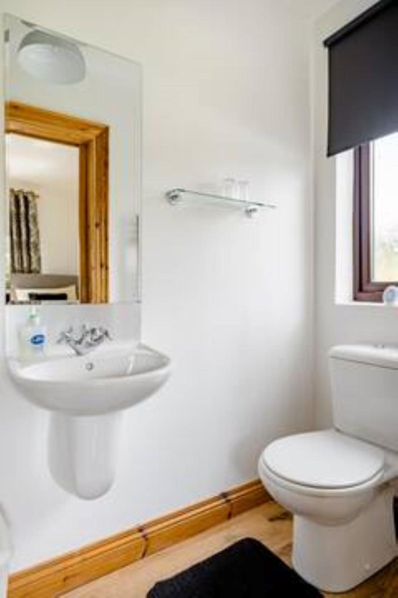Twin Room - Photo 9