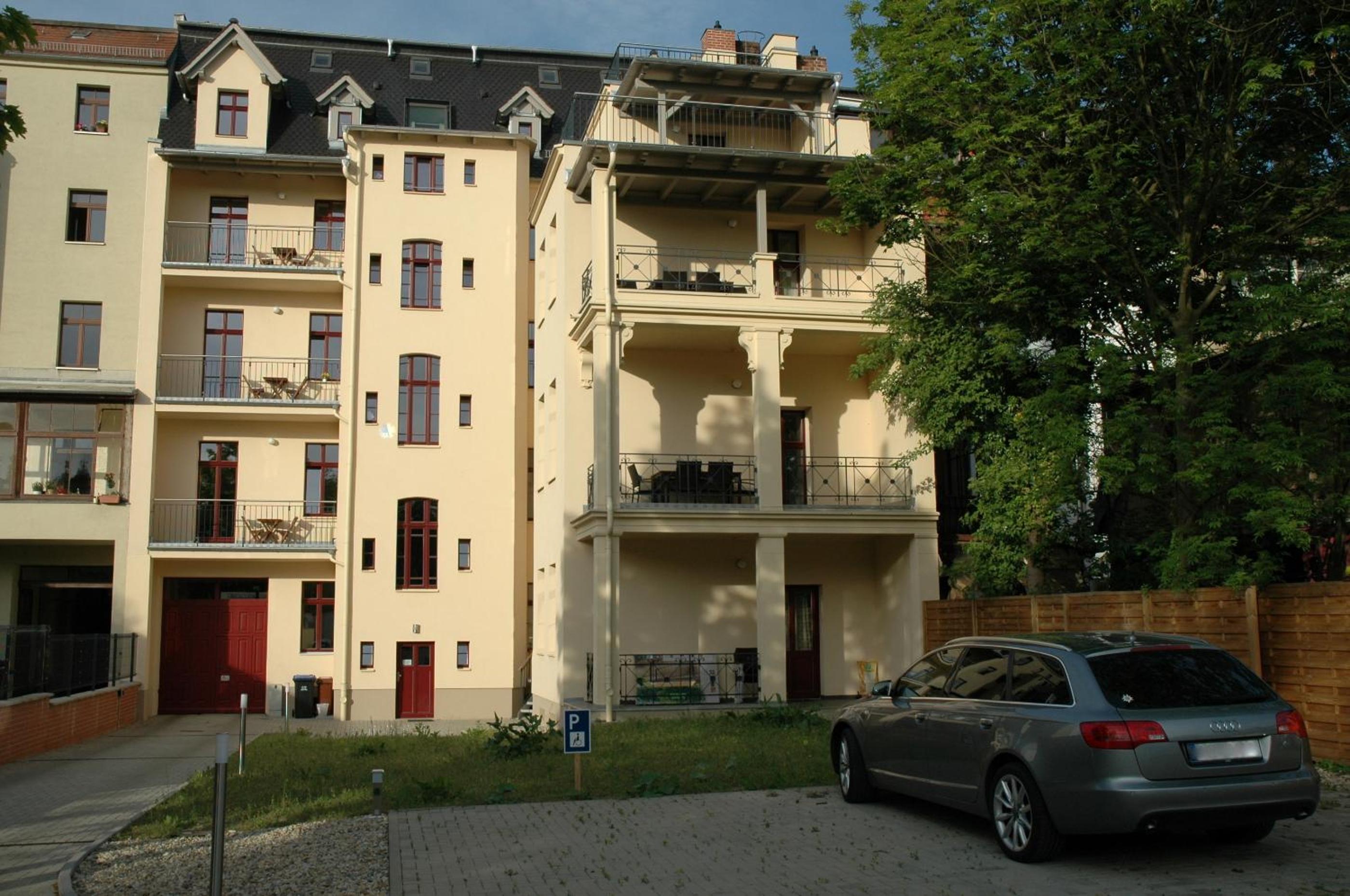 Apartment with Balcony photo 3