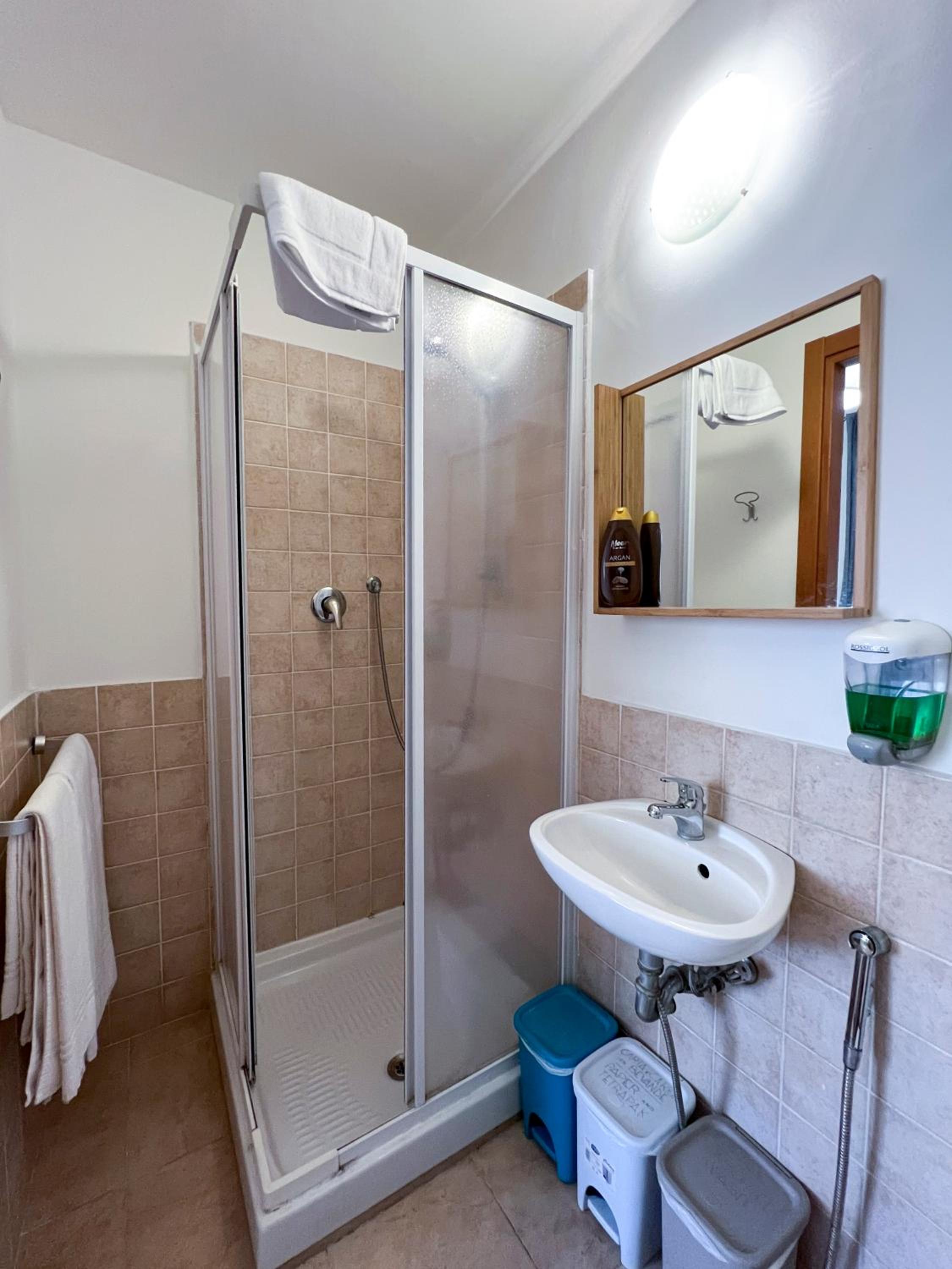 Triple Room with Private Bathroom photo 3
