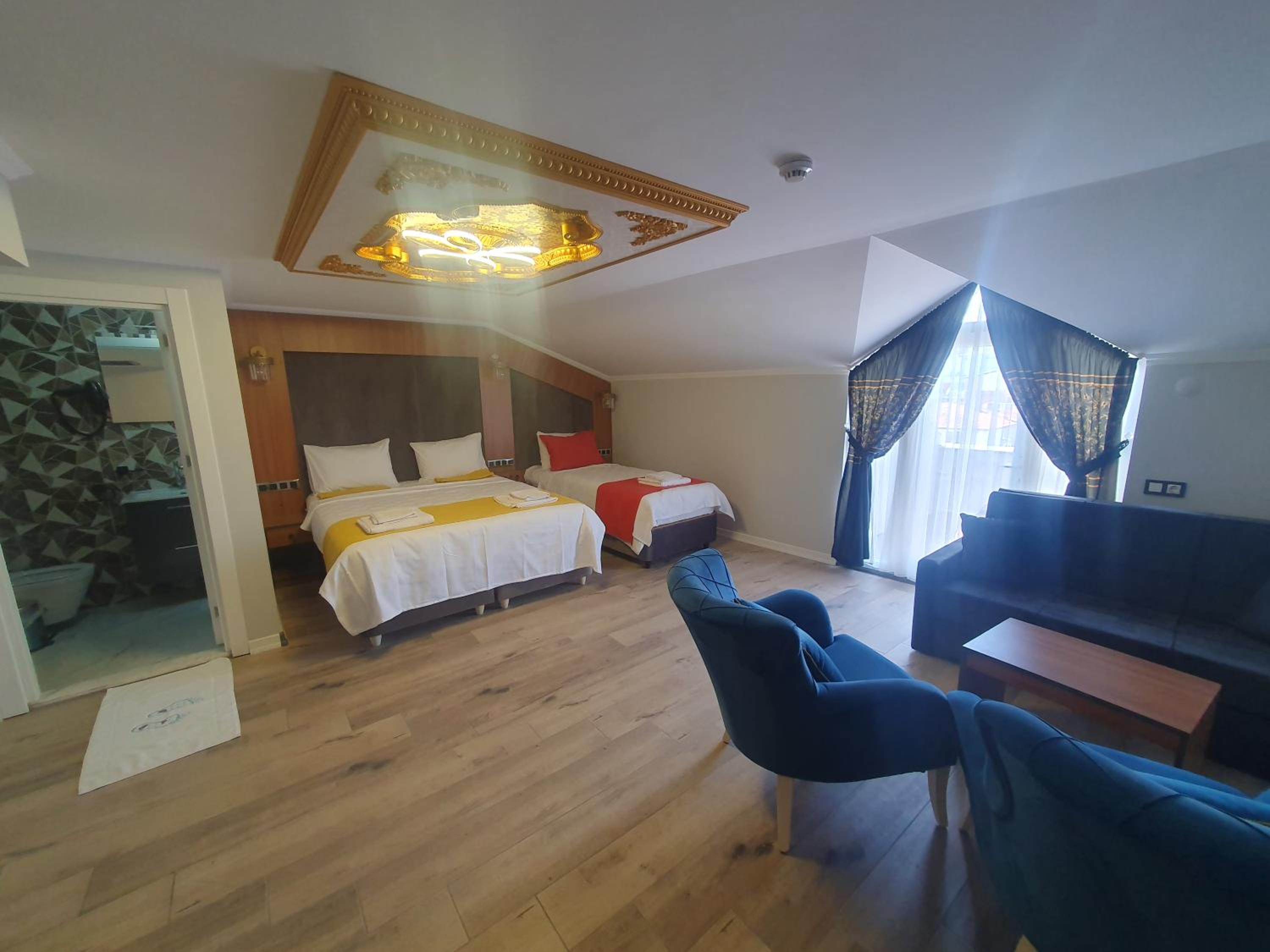 Superior Triple Room with Sea View - Photo 1