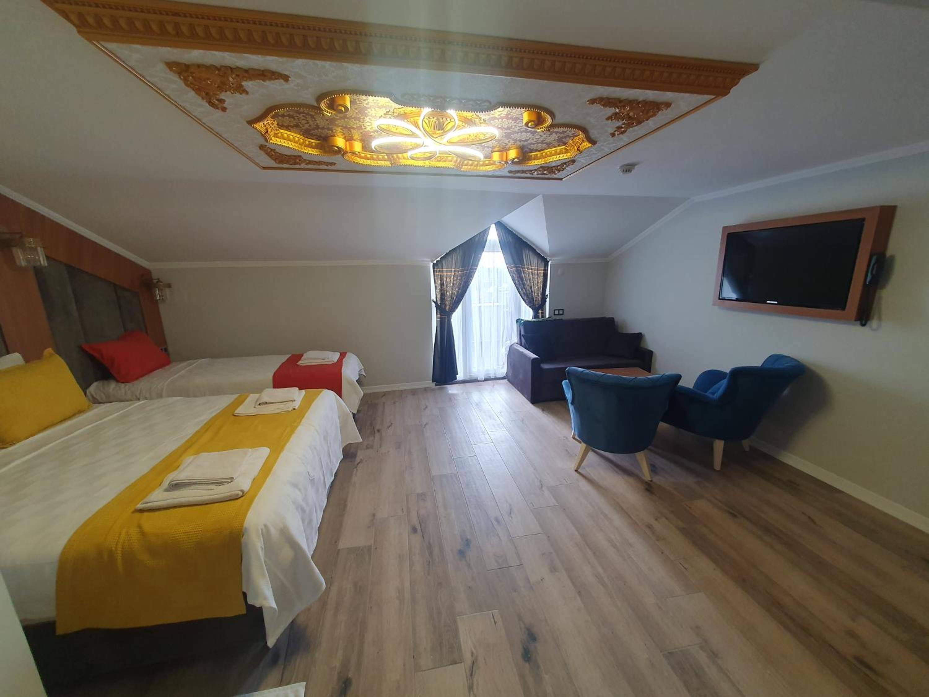 Superior Triple Room with Sea View - Photo 10
