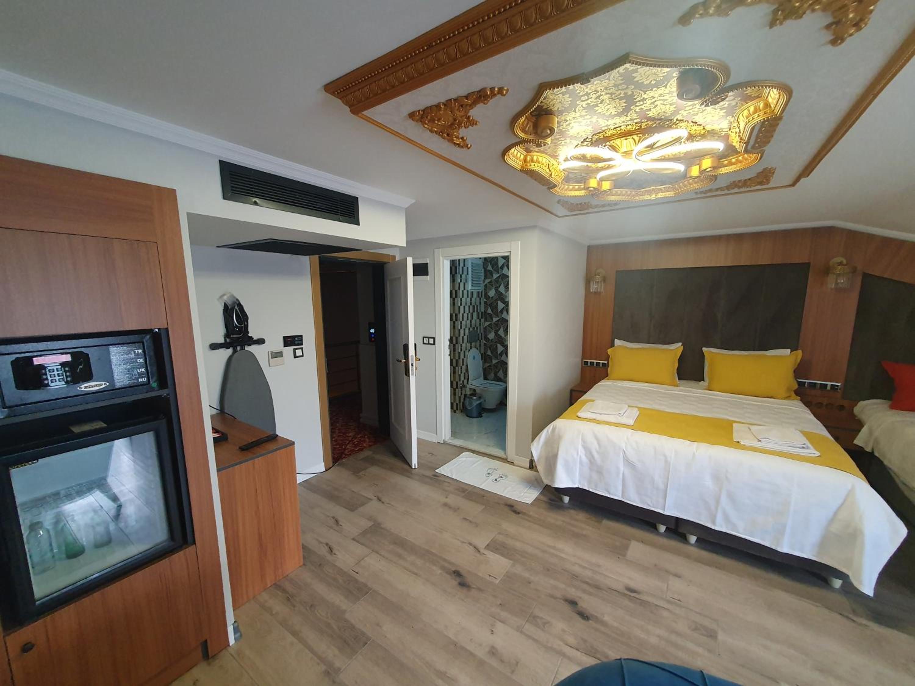 Superior Triple Room with Sea View - Photo 7