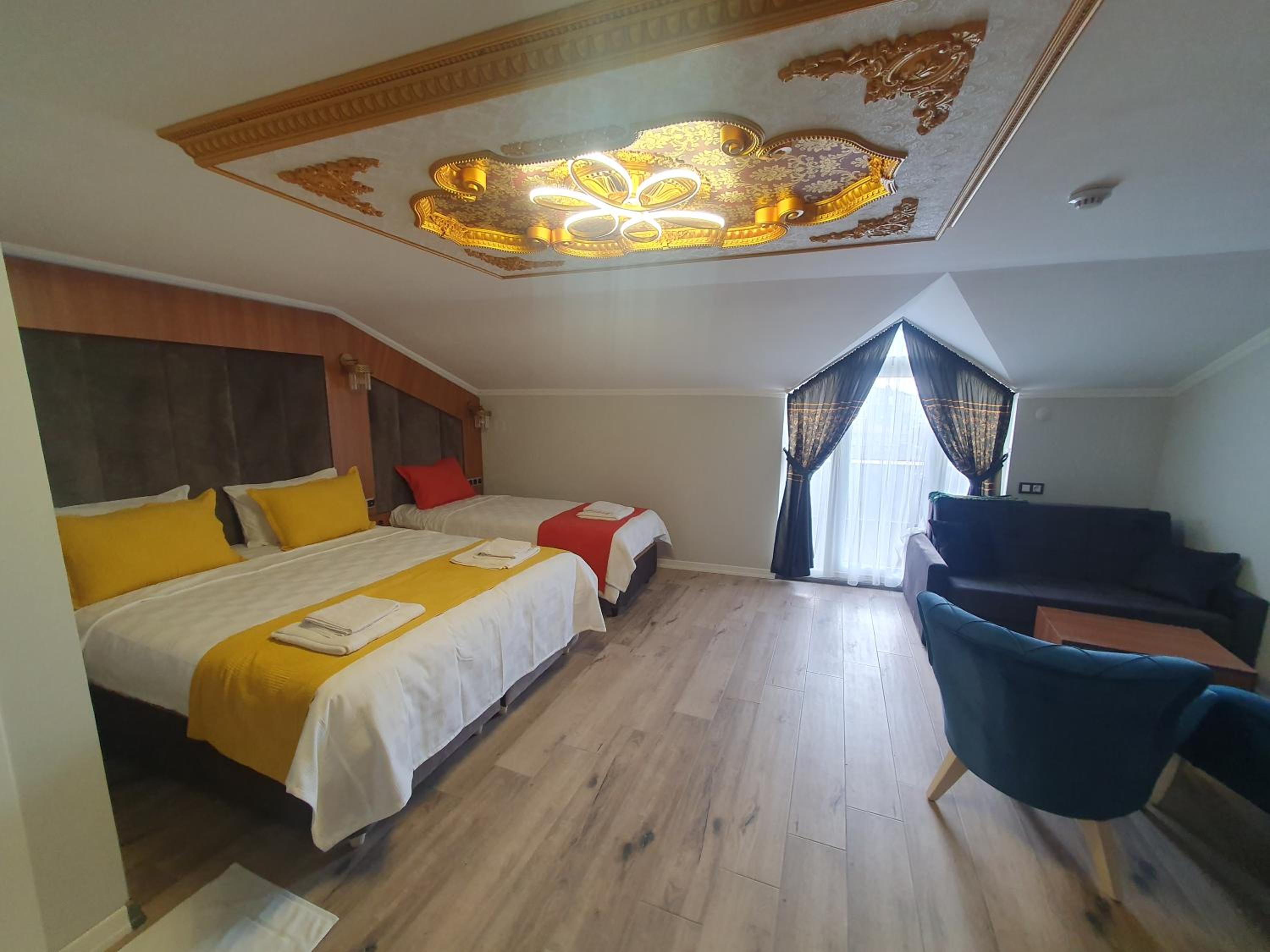 Superior Triple Room with Sea View - Photo 4