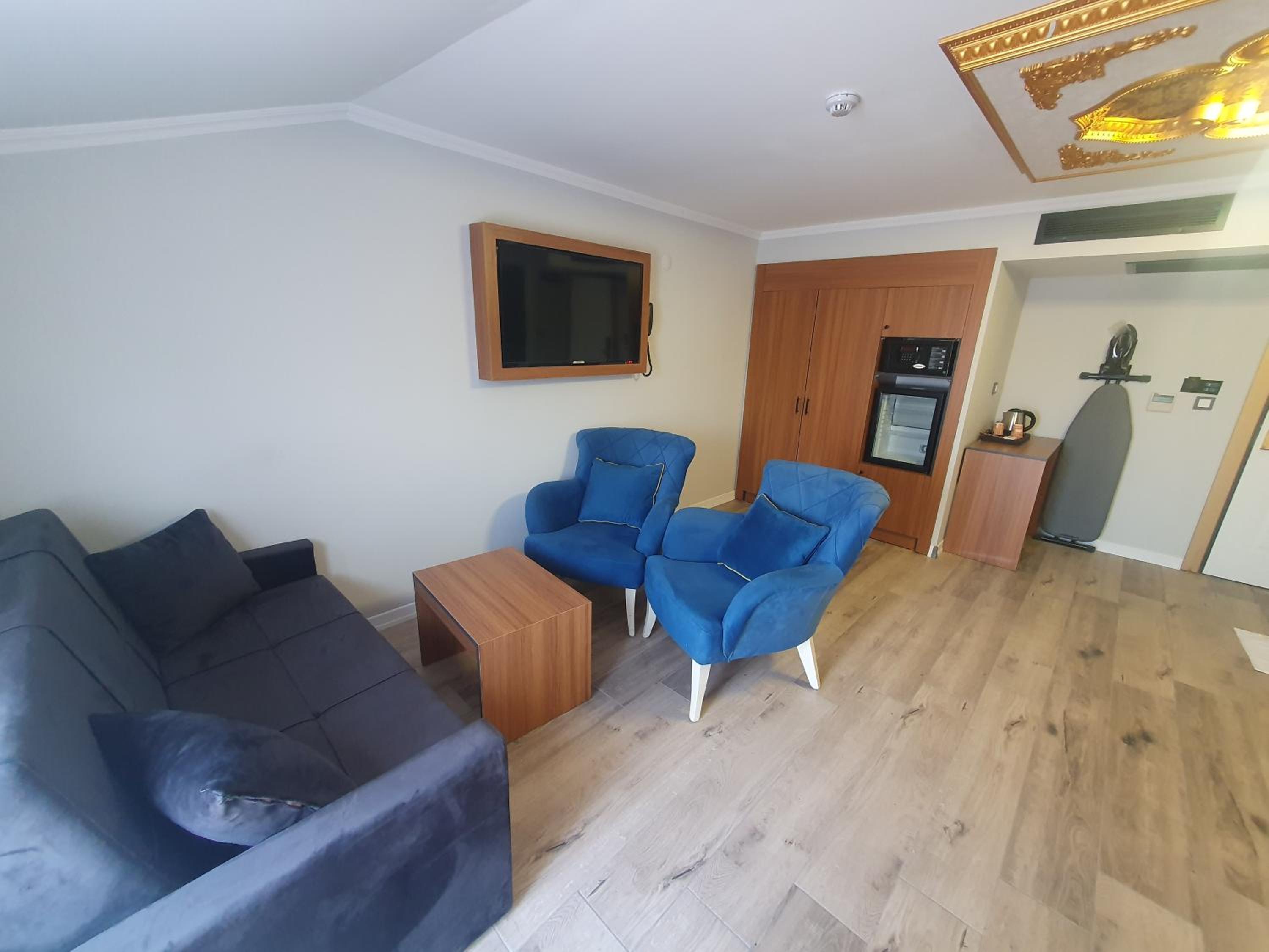 Superior Triple Room with Sea View - Photo 3