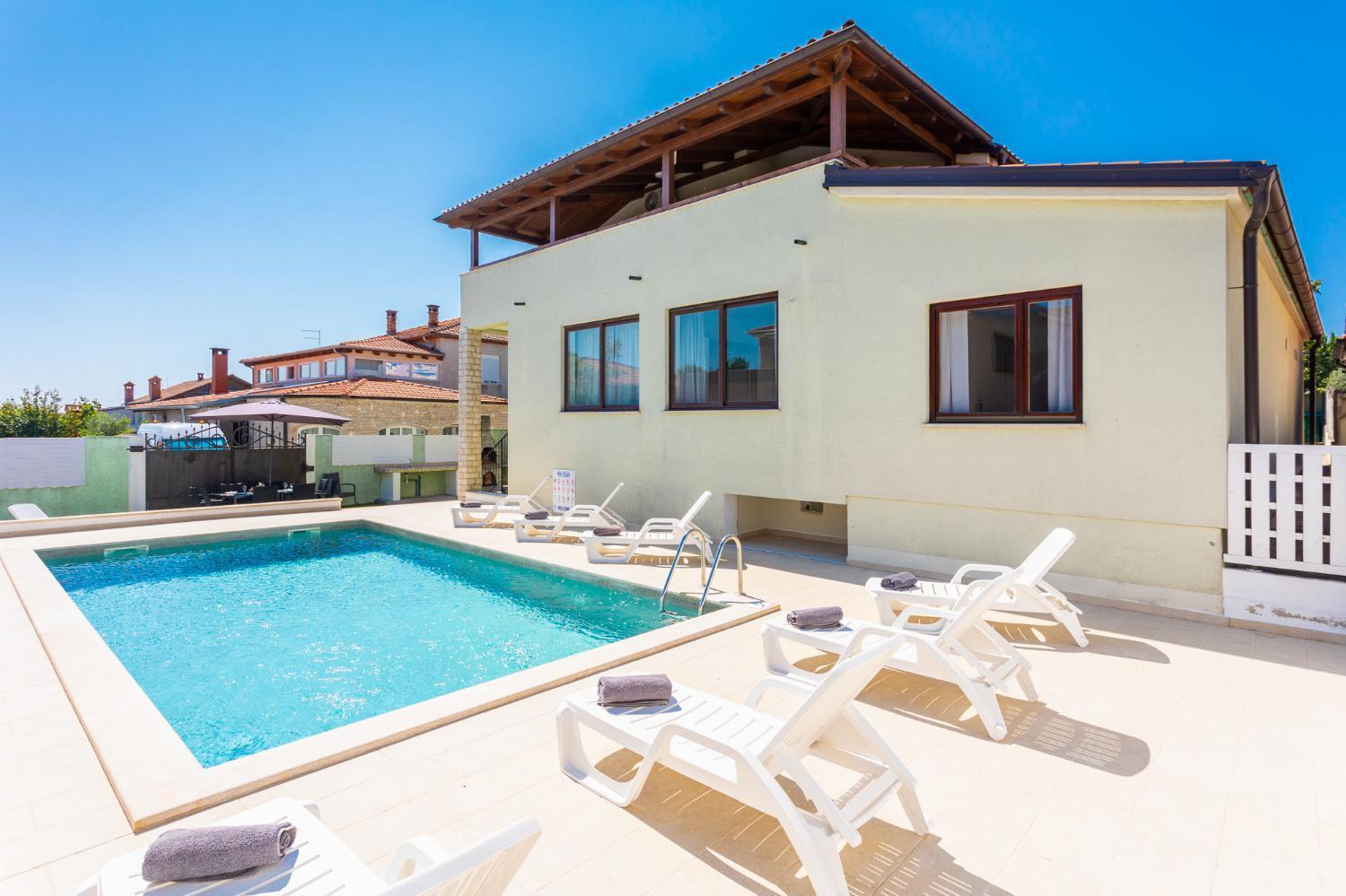 Villa photo 2