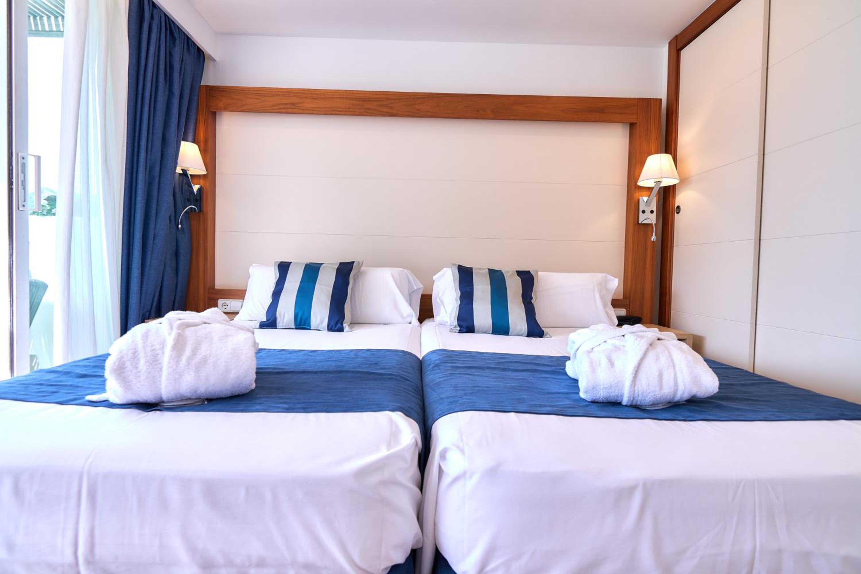Suite with Terrace (2 Adults) photo 3