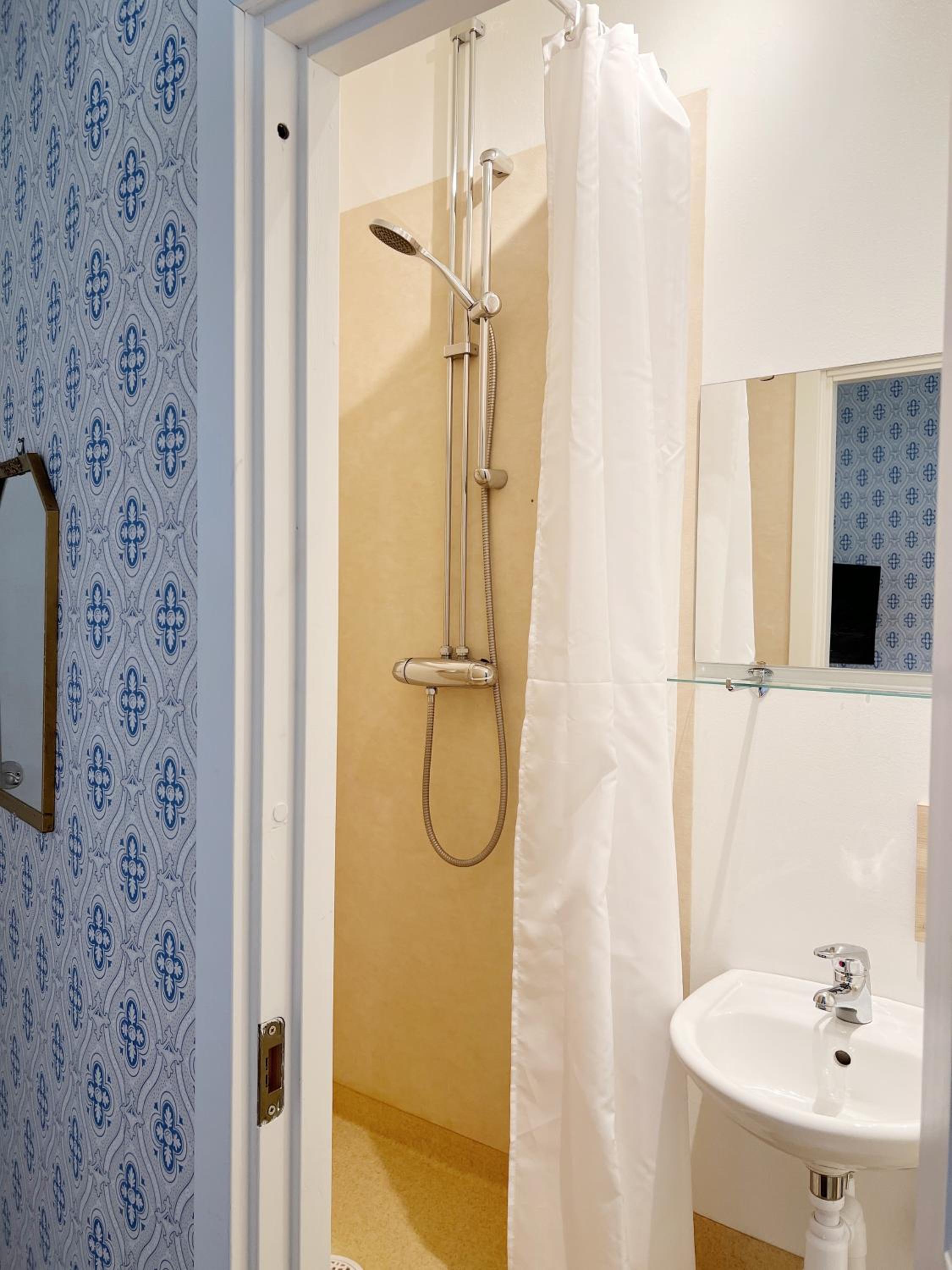 Budget Single Room photo 3