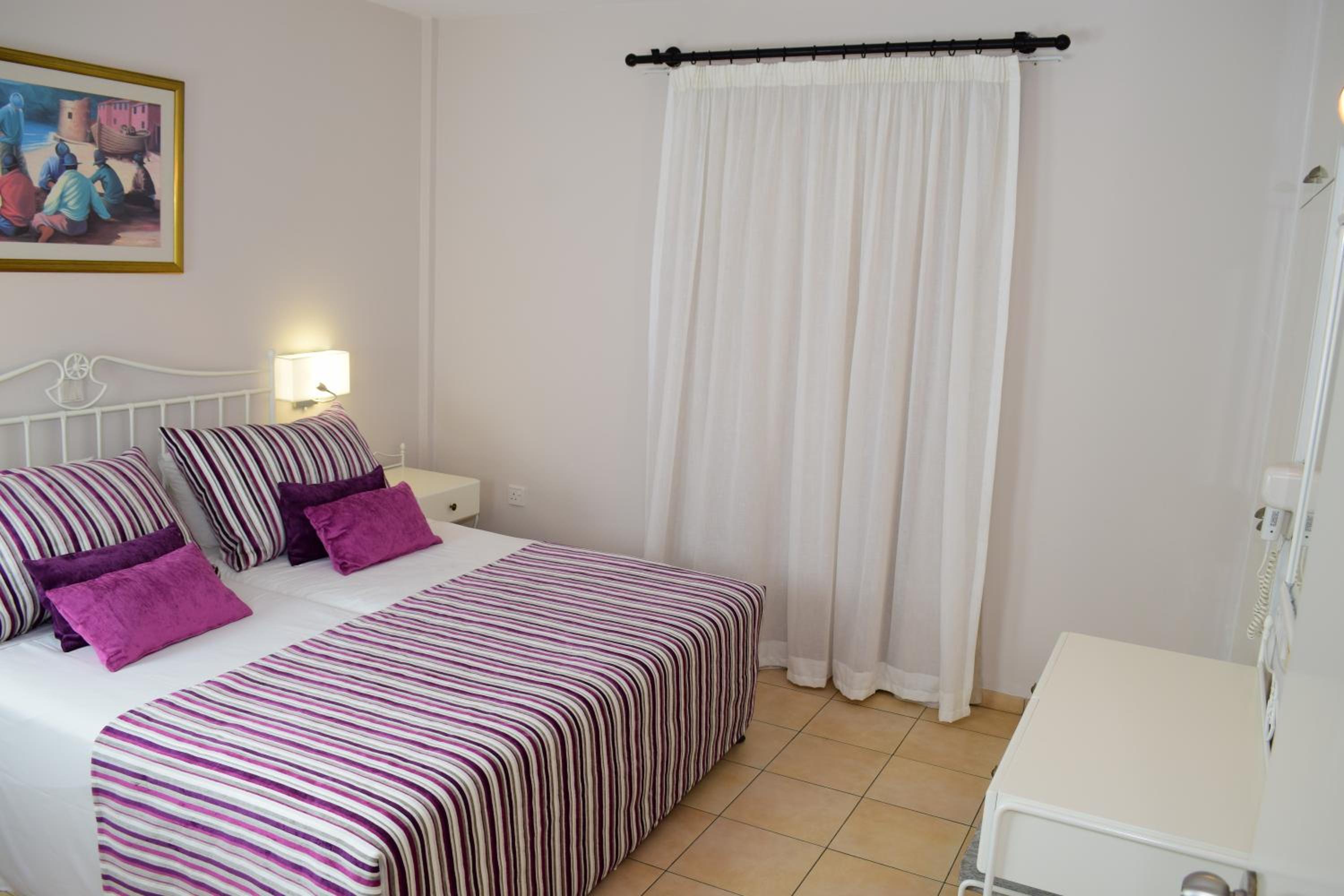 One-Bedroom Apartment - Photo 1