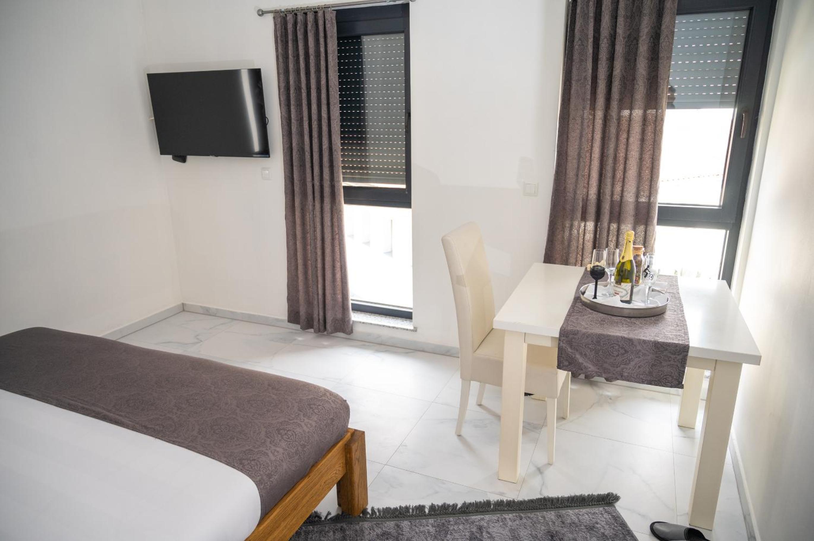 Double Room With Private Bathroom photo 2