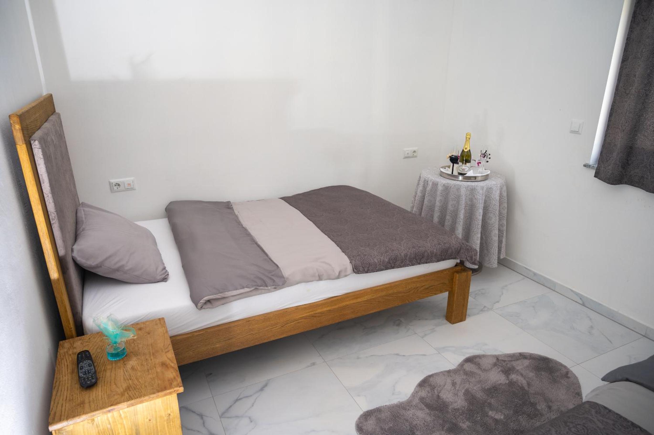 Double Room With Private Bathroom photo 3