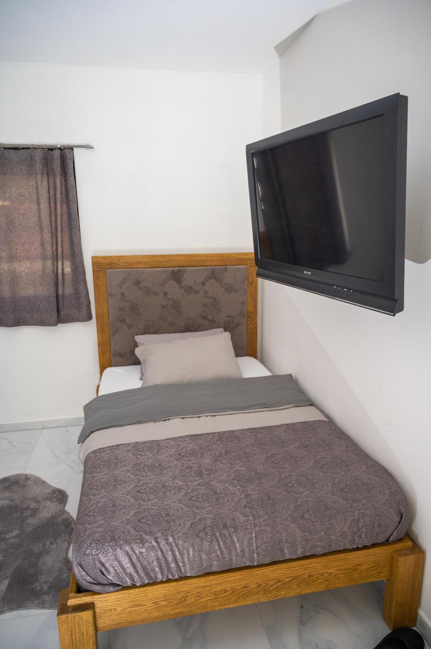 Triple Room With Private Bathroom photo 2