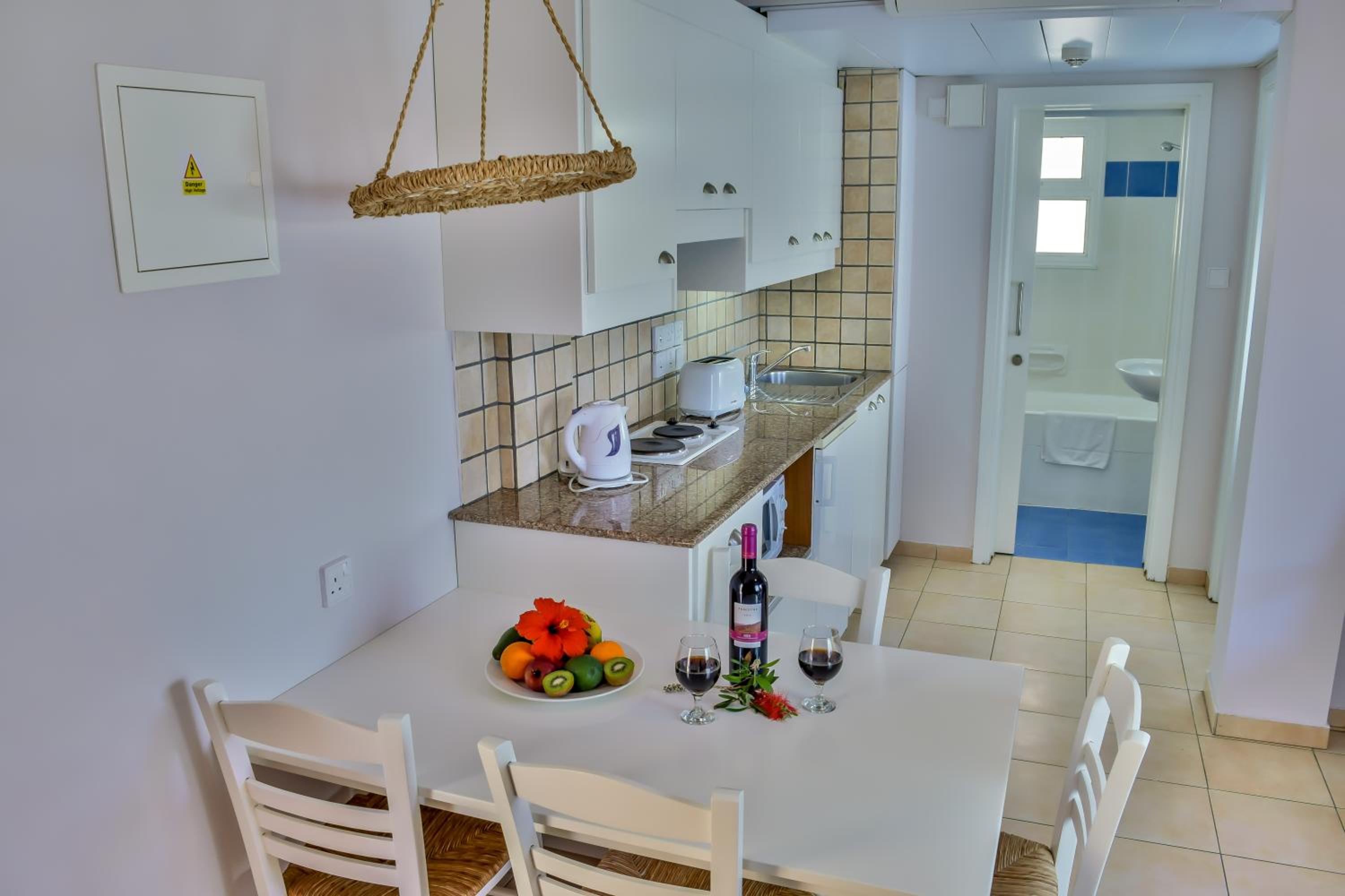One-Bedroom Apartment - Photo 2