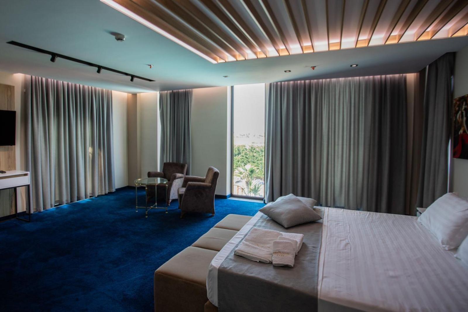 Suite with Pool View