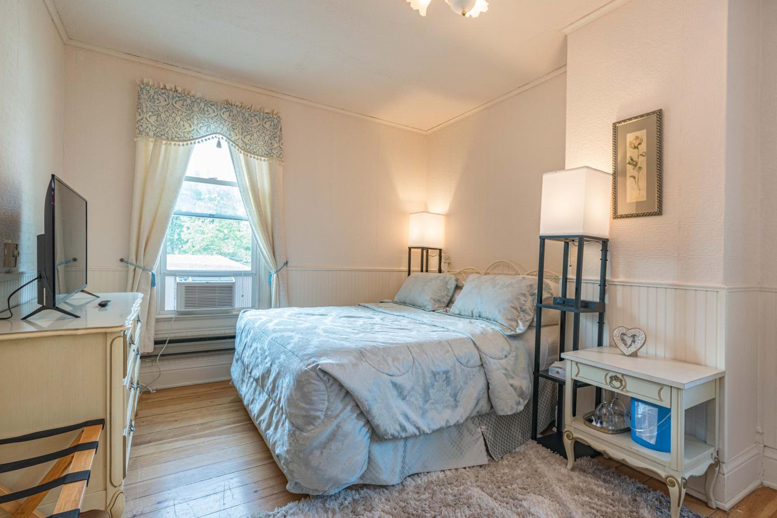 French Country - Small double room