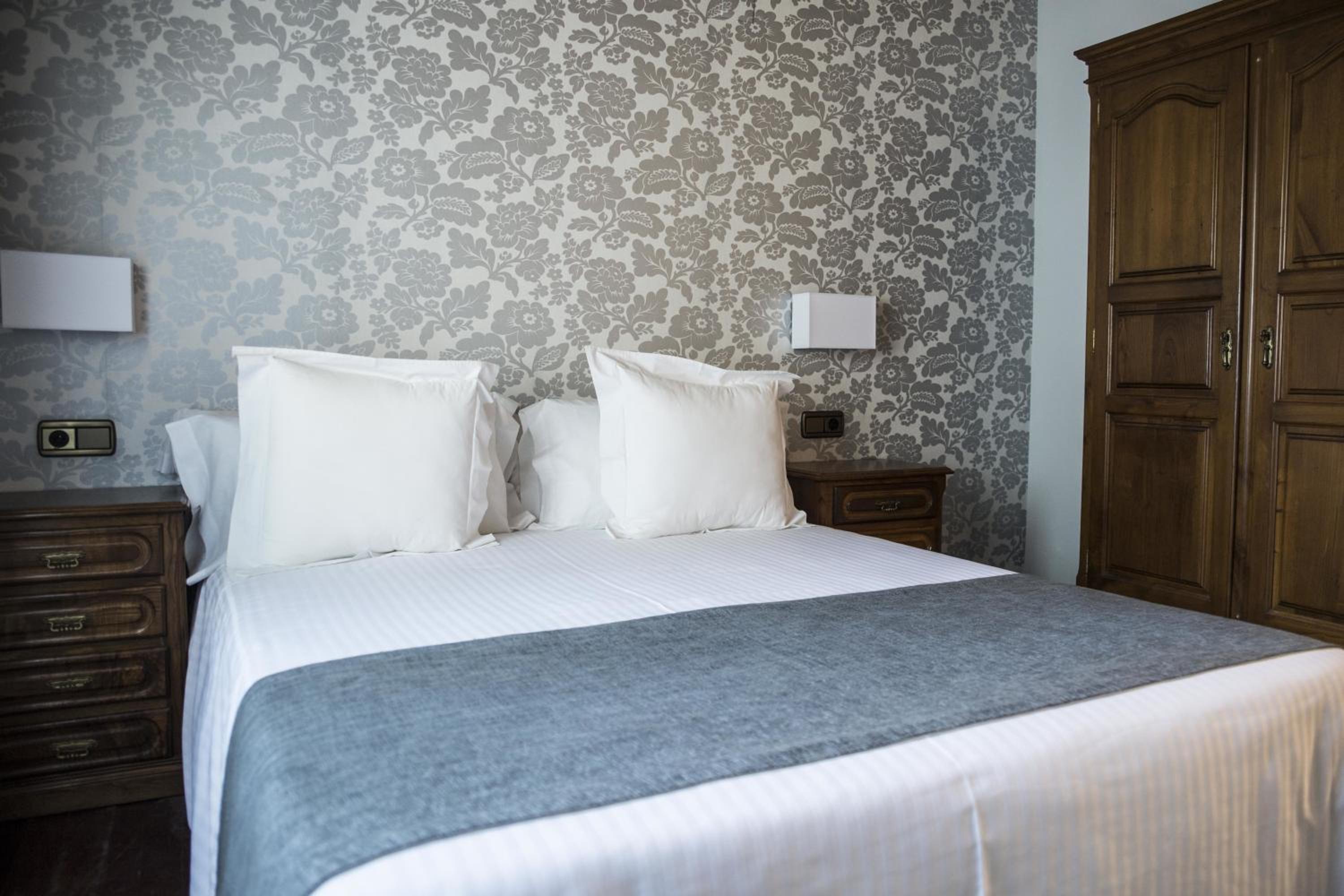 Double or Twin Room - Photo 1