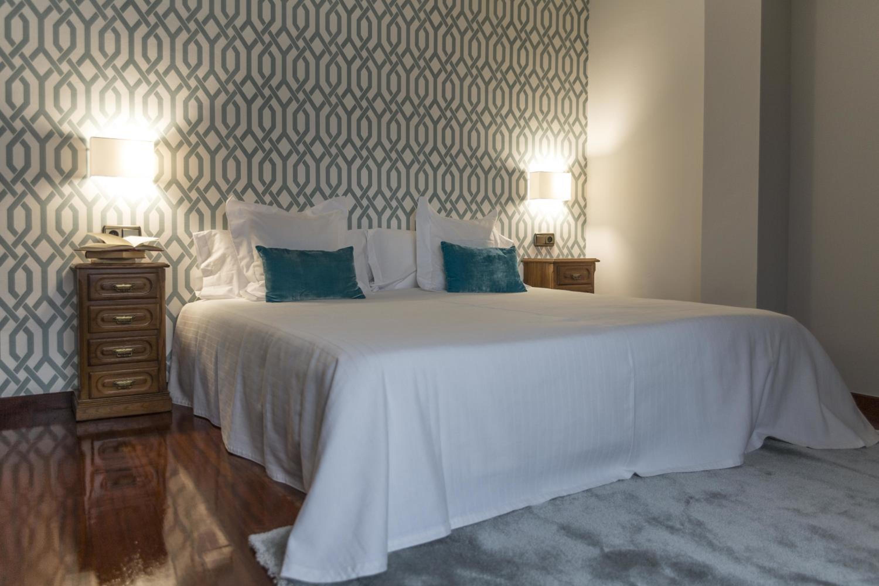 Double or Twin Room - Photo 5