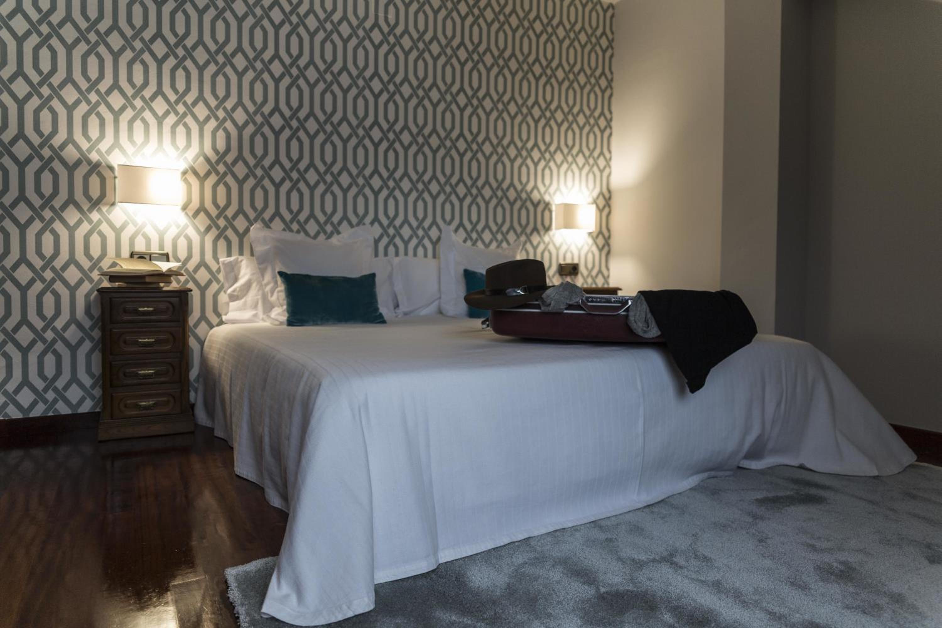 Double or Twin Room - Photo 10