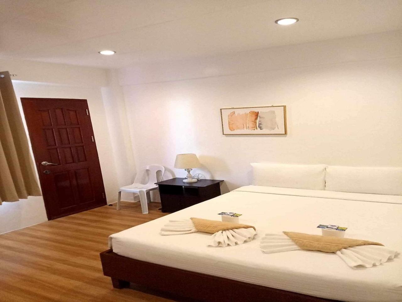 Double Room with Balcony - Photo 4