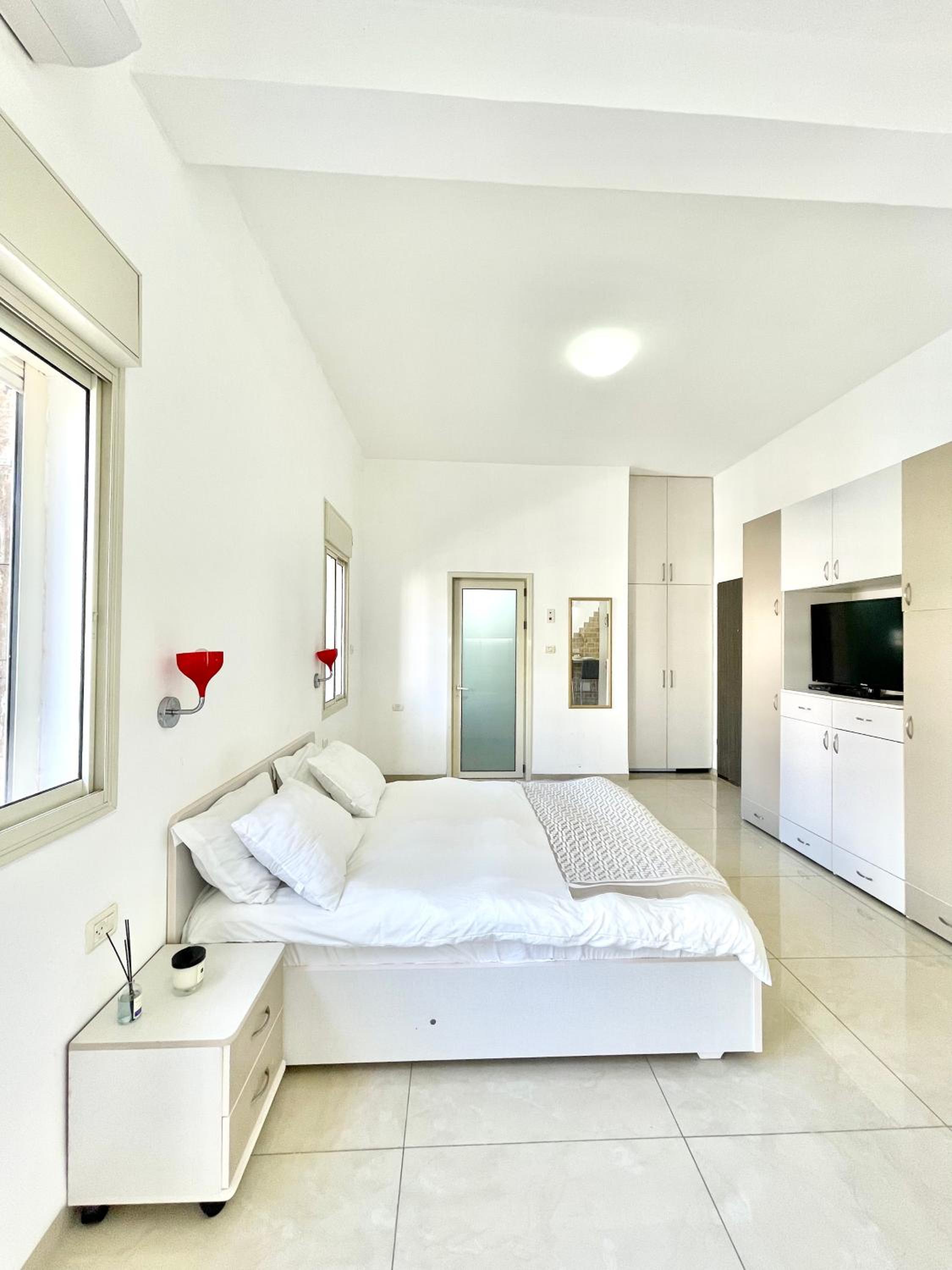 One-Bedroom Apartment photo 3