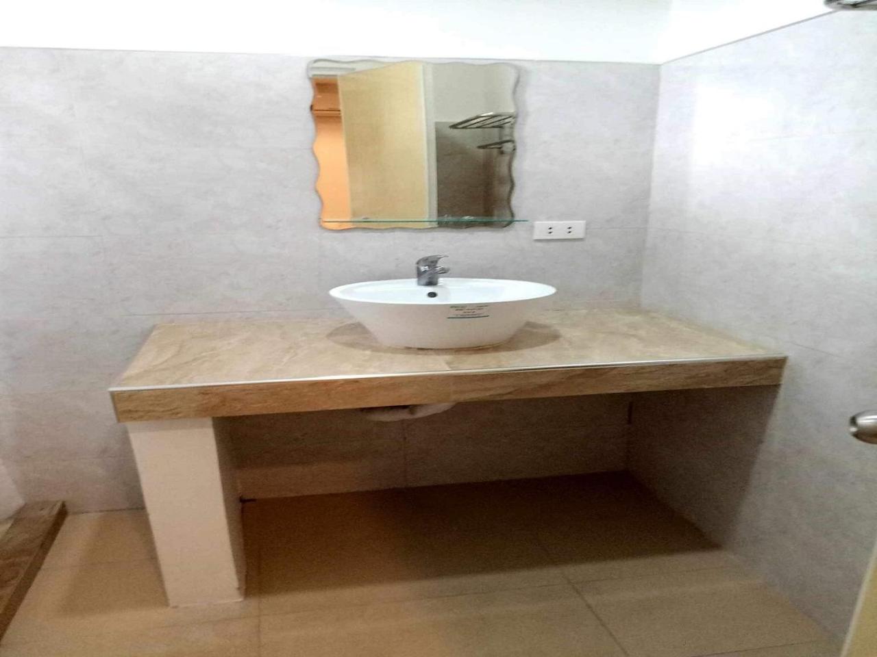 Double Room with Private Bathroom - Photo 7