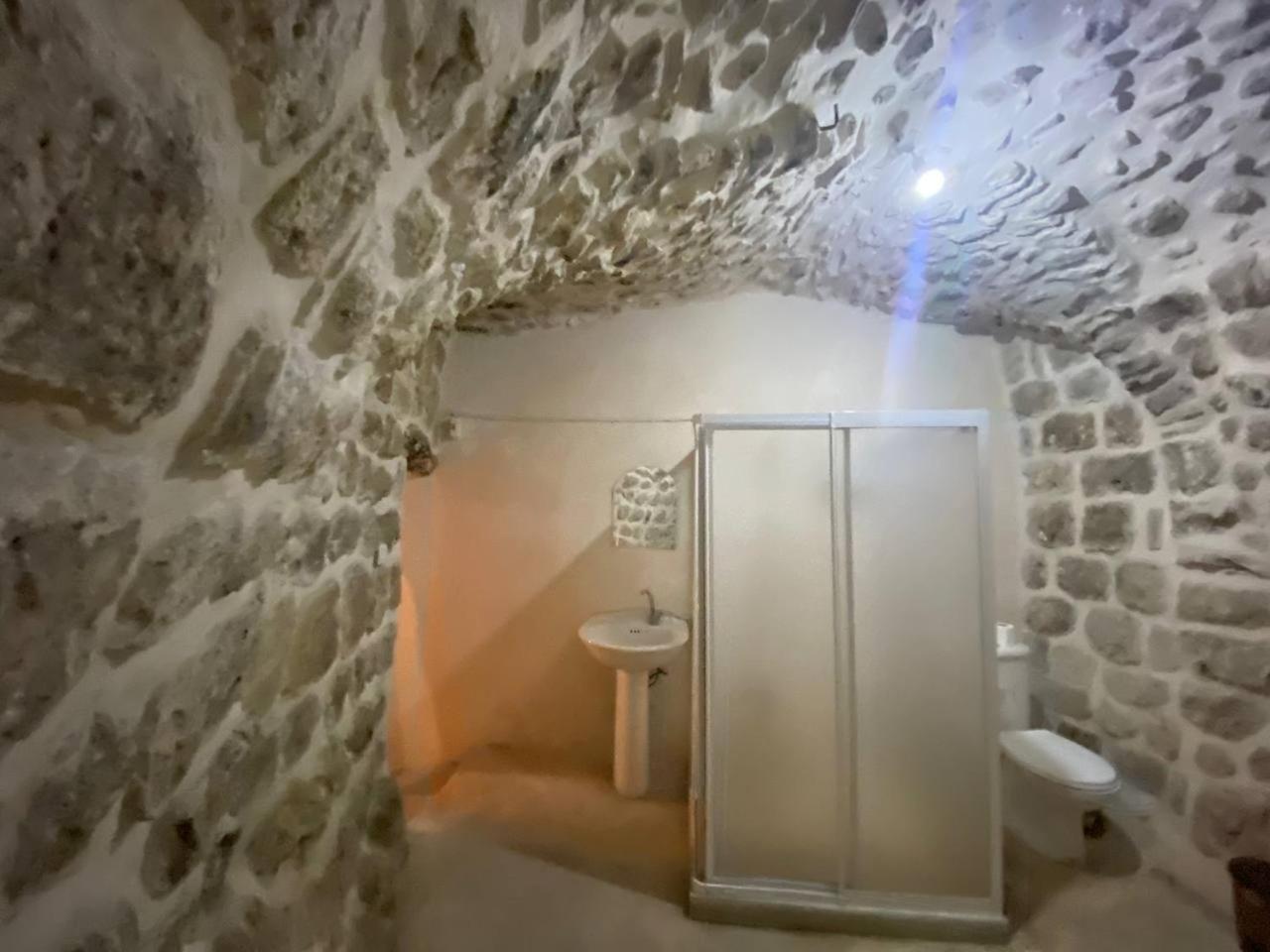 Triple Room with Private Bathroom photo 2