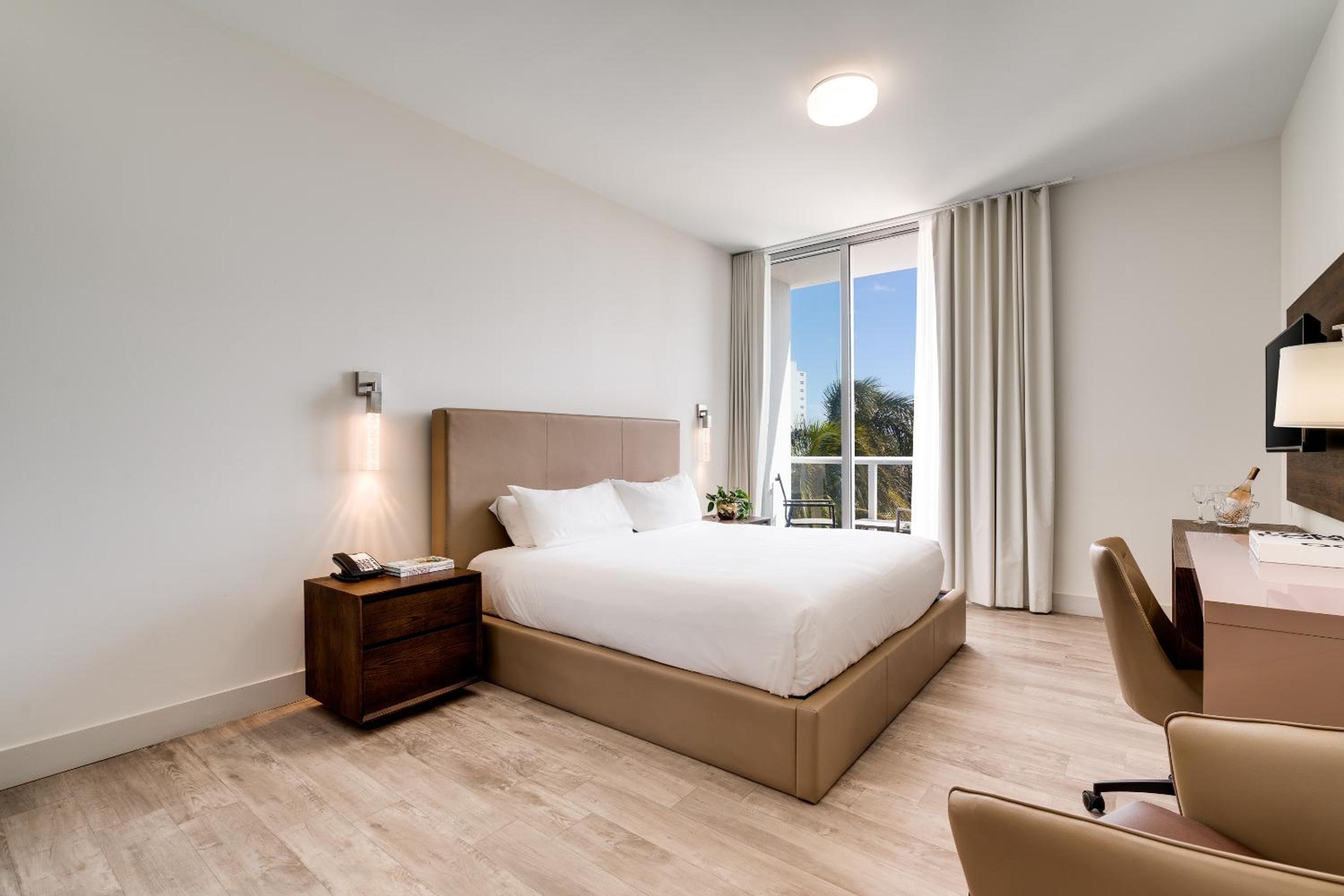 Deluxe Studio Suite King with Balcony