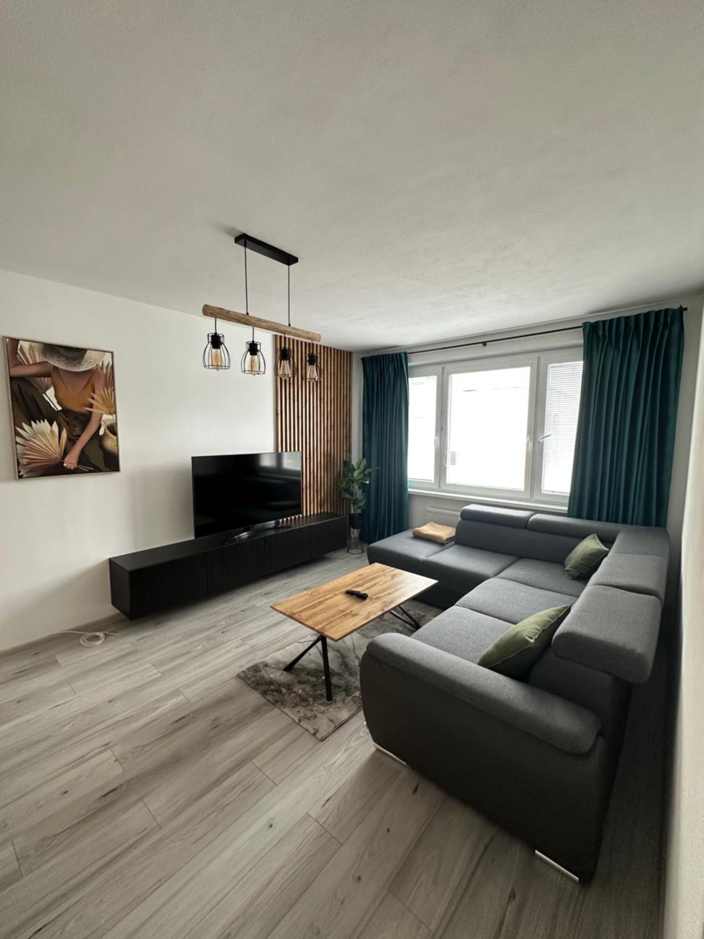 One-Bedroom Apartment photo 1