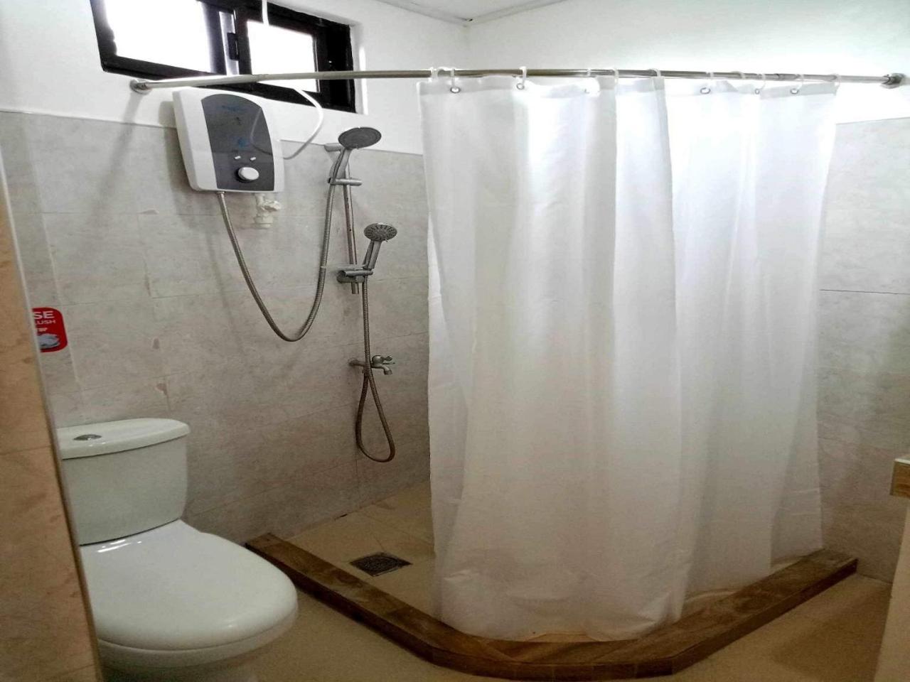 Double Room with Private Bathroom - Photo 2