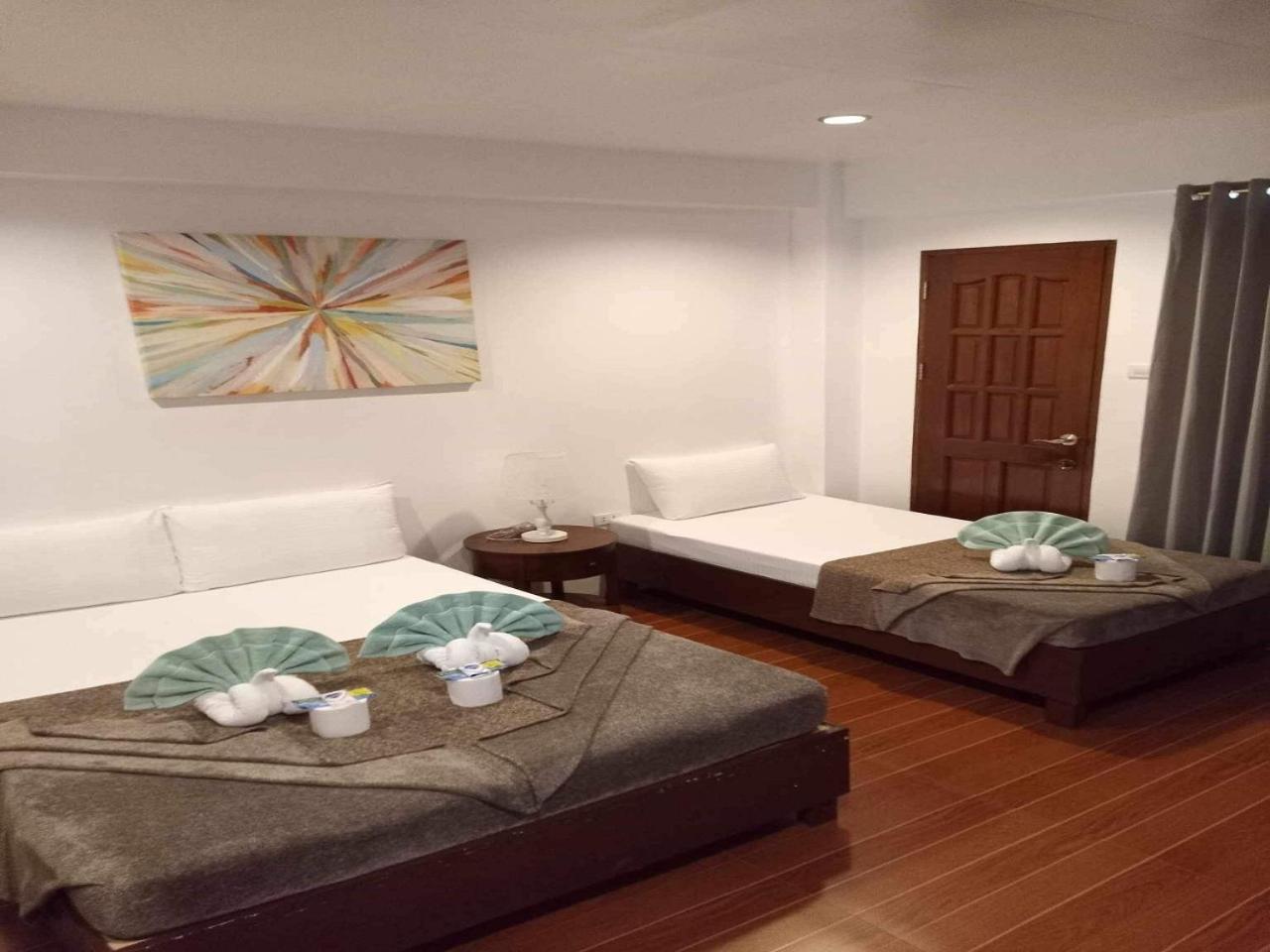 Deluxe Queen Suite - Photo 1
