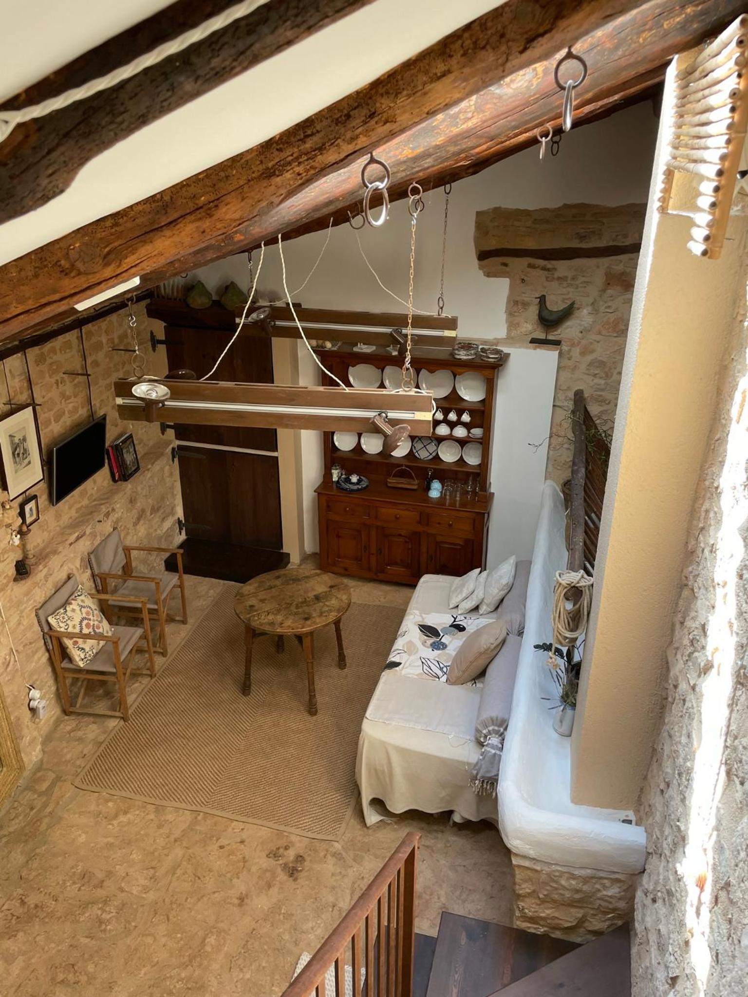 Studio - Split Level - Photo 13