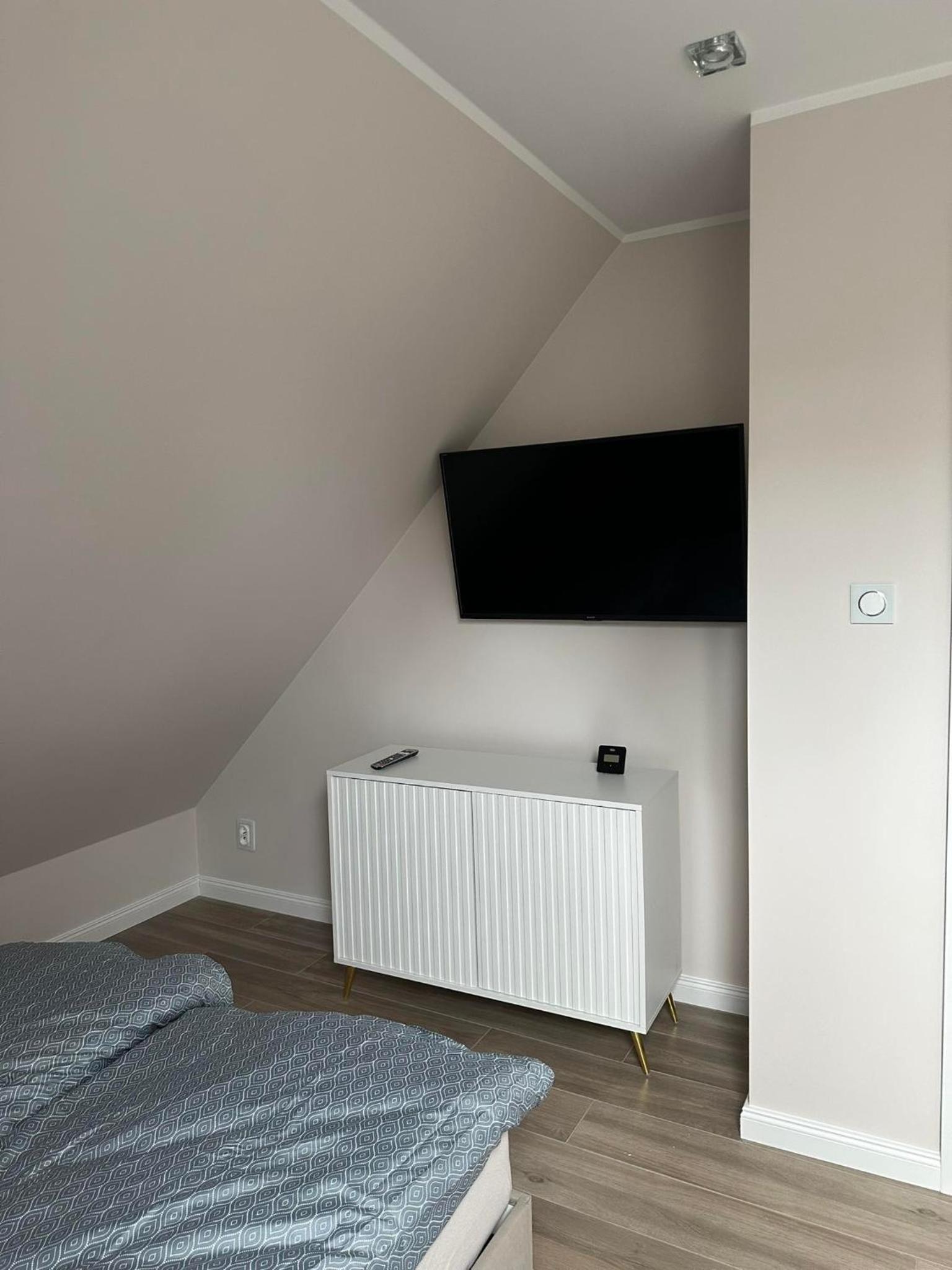Five-Bedroom House photo 3